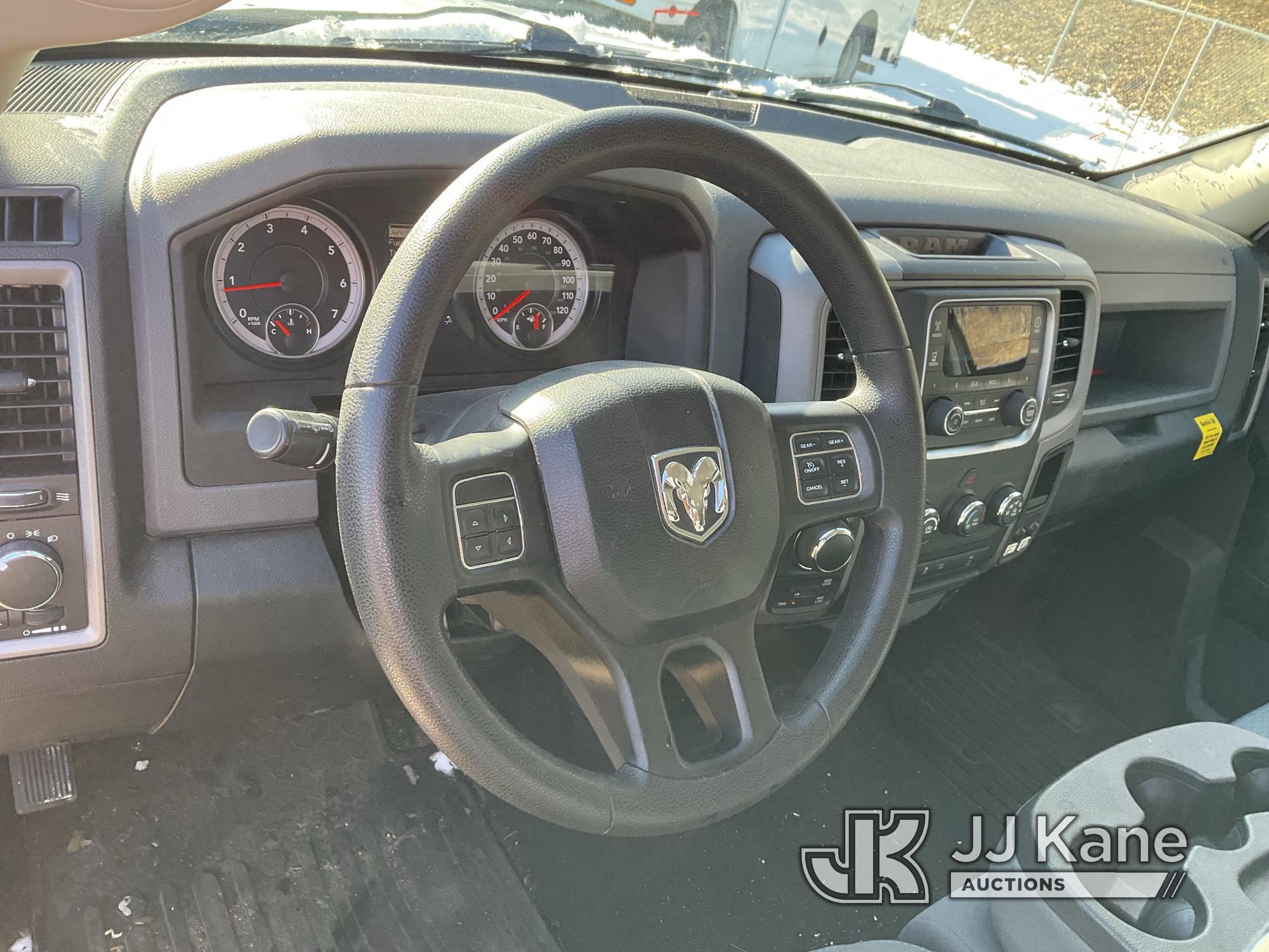 (Shrewsbury, MA) 2015 RAM 1500 4x4 Extended-Cab Pickup Truck Runs & Moves) (Rust Damage