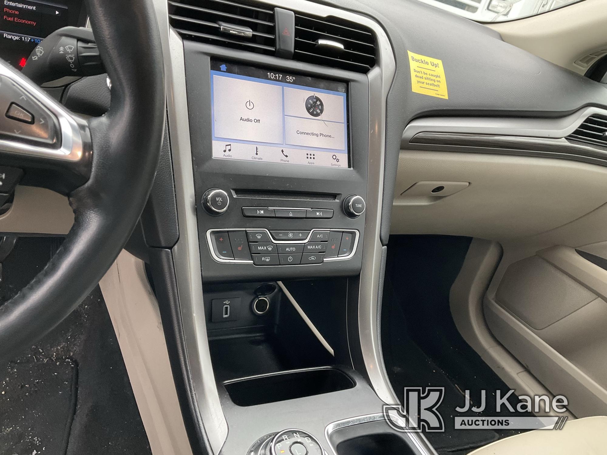 (Shrewsbury, MA) 2017 Ford Fusion Energi Hybrid 4-Door Sedan Runs & Moves) (Rust Damage