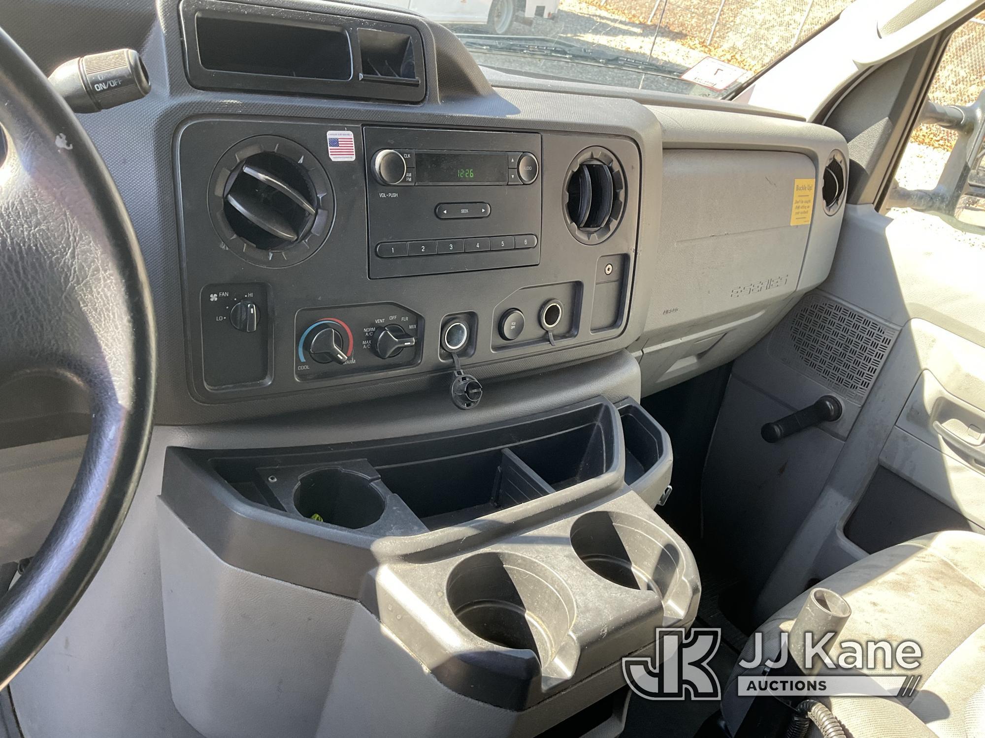 (Shrewsbury, MA) 2013 Ford E250 Cargo Van Runs & Moves) (Rust Damage