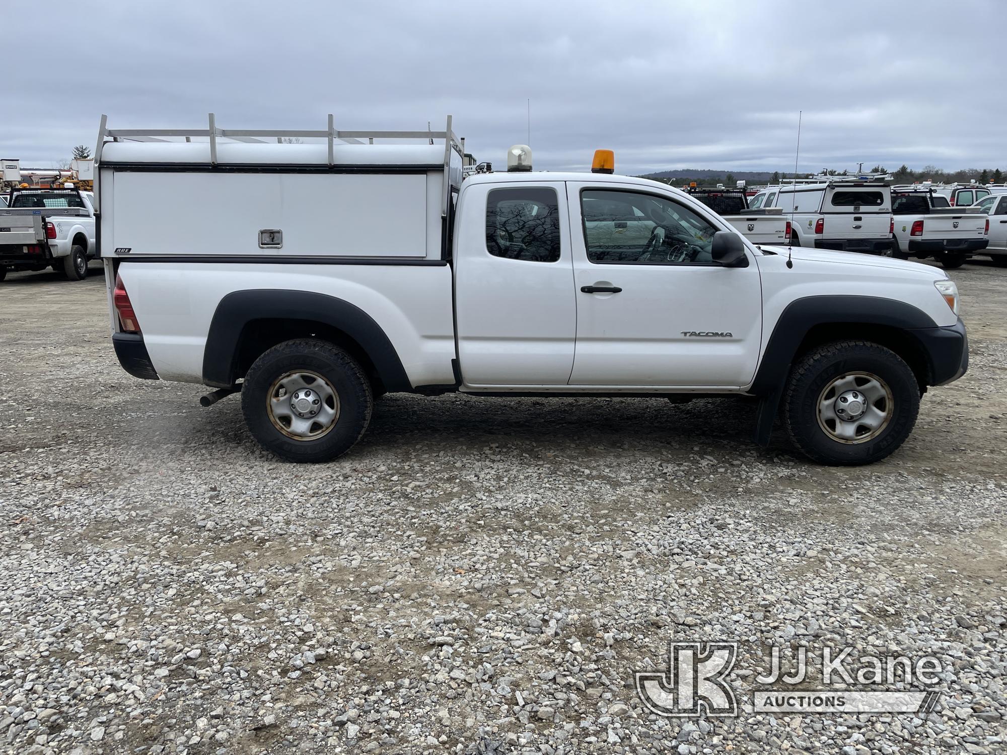 (Shrewsbury, MA) 2013 Toyota Tacoma 4x4 Extended-Cab Pickup Truck Runs & Moves) (ABS, Check Engine &