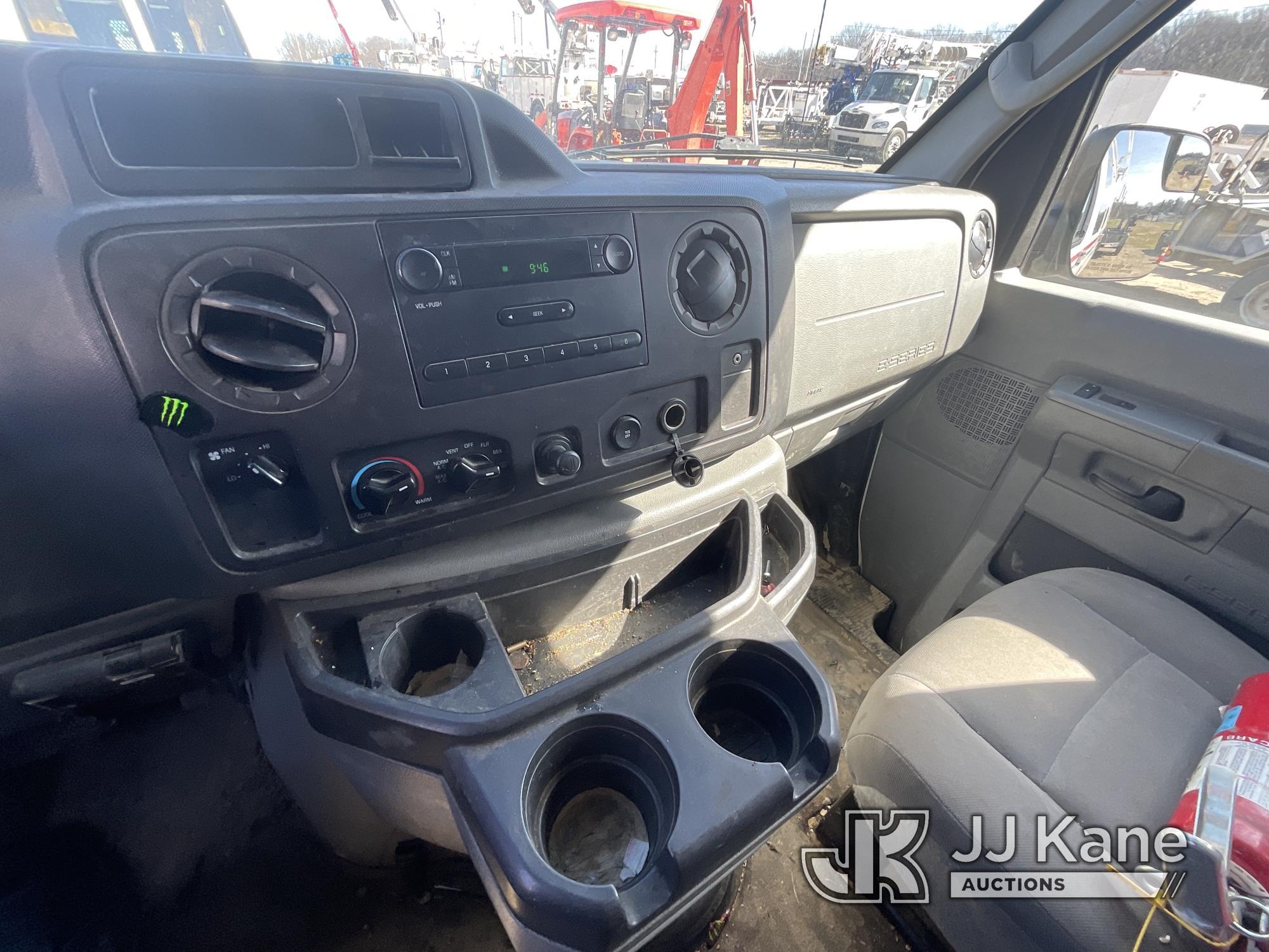 (Munroe Falls, OH) 2012 Ford E350 Cargo Van Runs & Moves) (Rust Damage