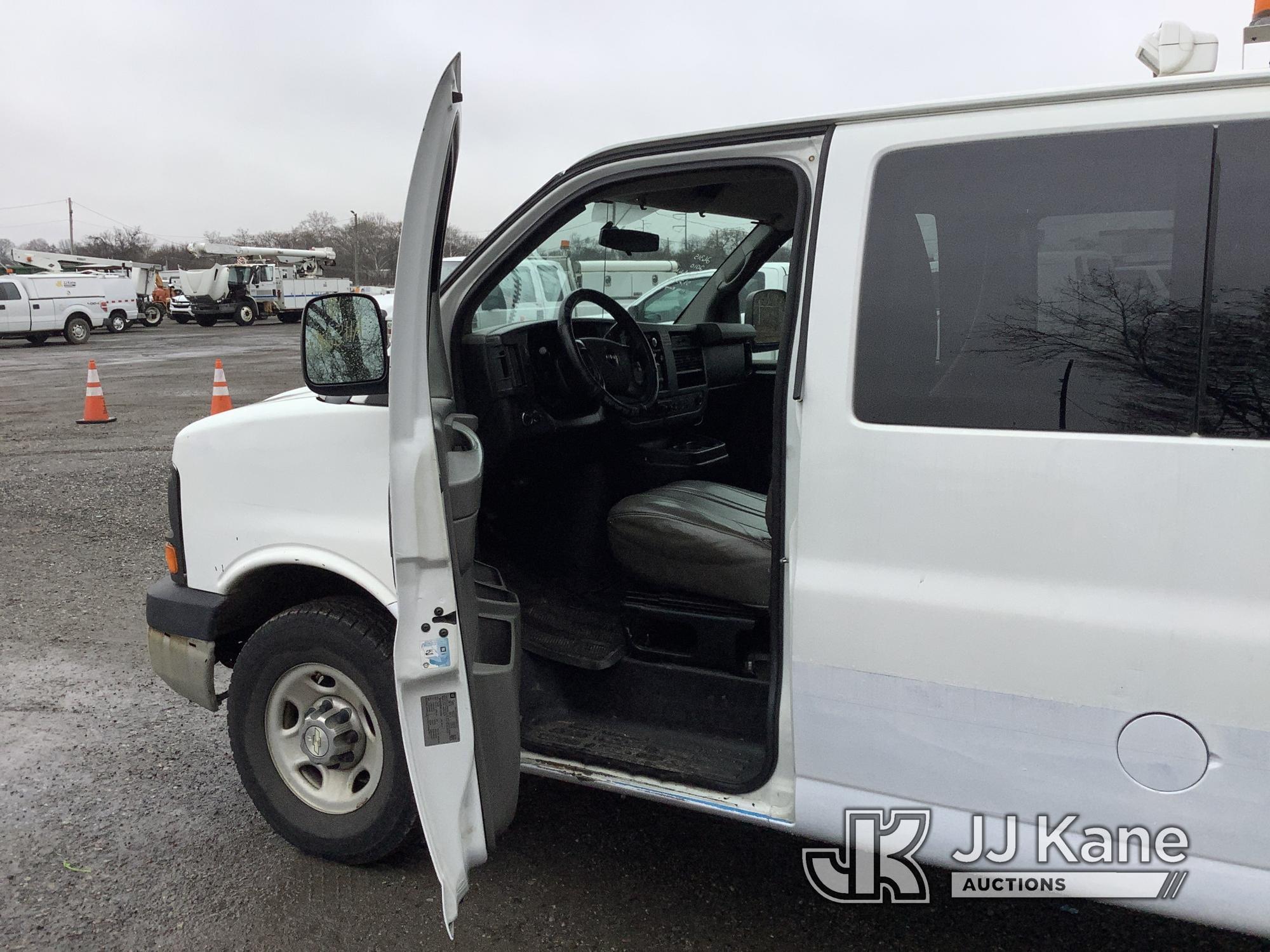 (Plymouth Meeting, PA) 2010 GMC Savana G3500 Cargo Van Runs & Moves, Body & Rust Damage