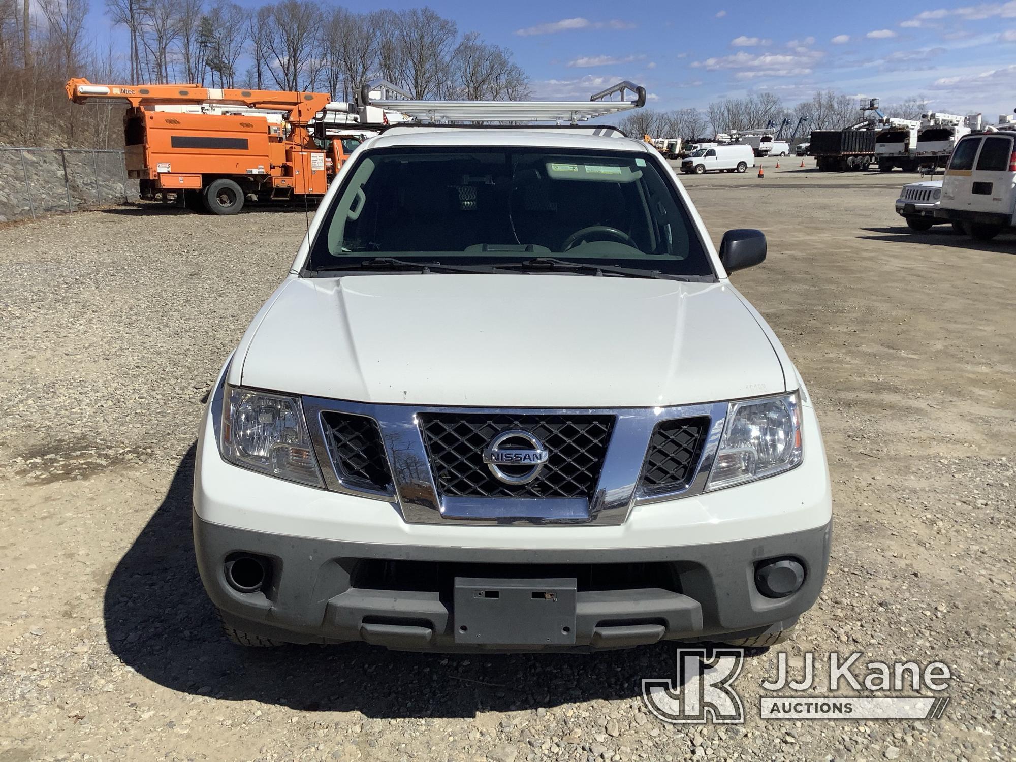 (Shrewsbury, MA) 2016 Nissan Frontier Extended-Cab Pickup Truck Runs & Moves) (Body & Rust Damage, M