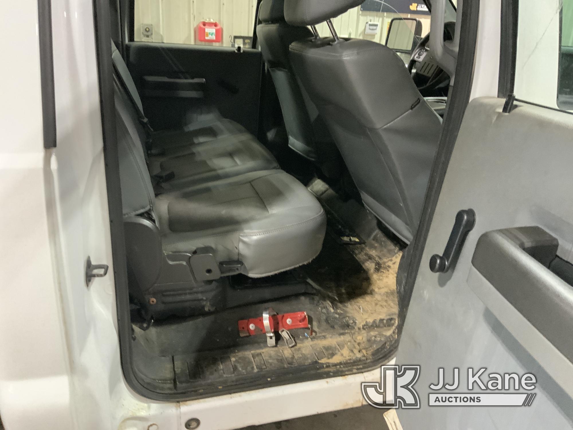 (Fort Wayne, IN) 2014 Ford F250 4x4 Crew-Cab Pickup Truck Runs & Moves) (Engine Noise, Body Damage,