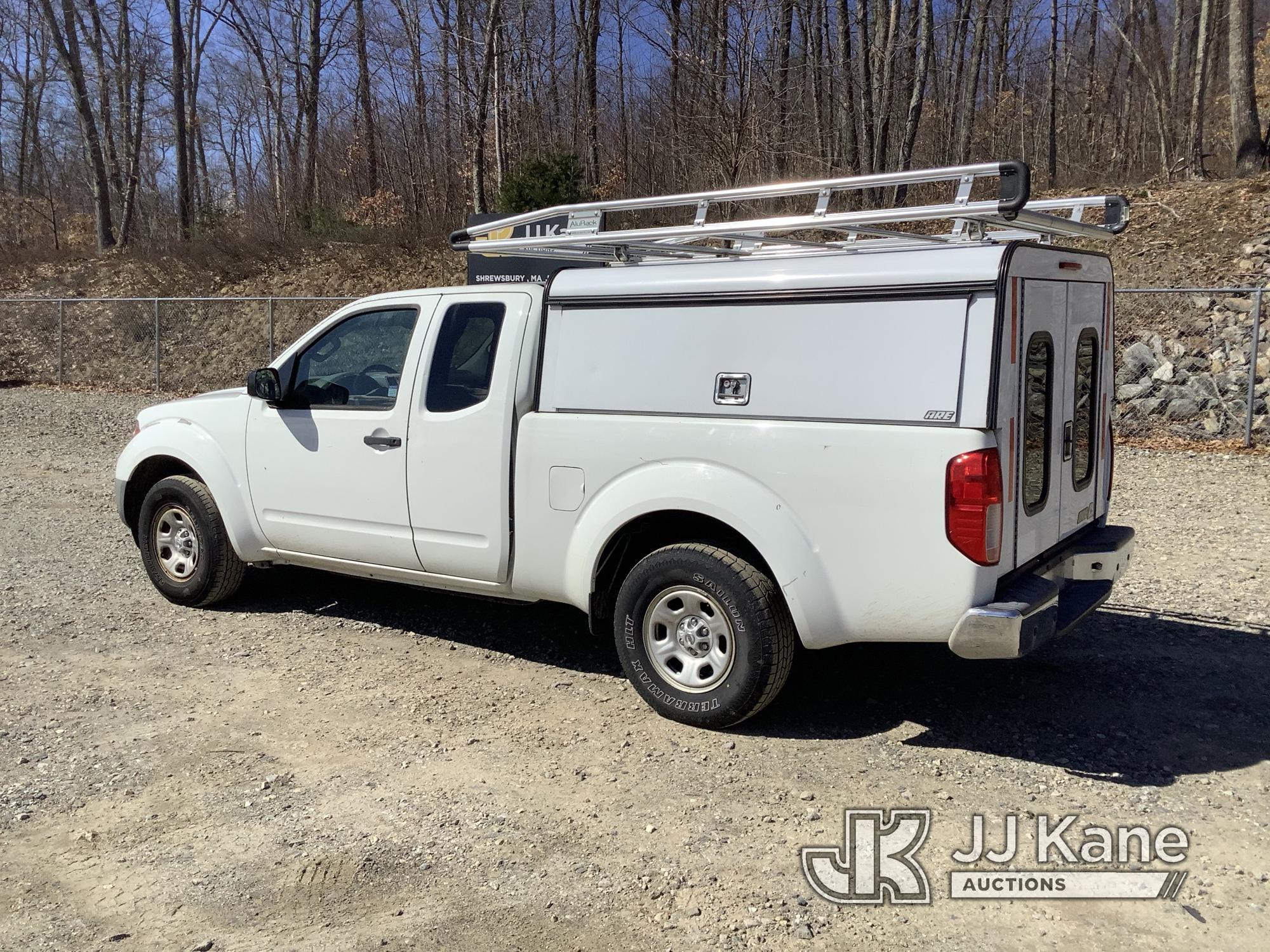 (Shrewsbury, MA) 2016 Nissan Frontier Extended-Cab Pickup Truck Runs & Moves) (Body & Rust Damage, M