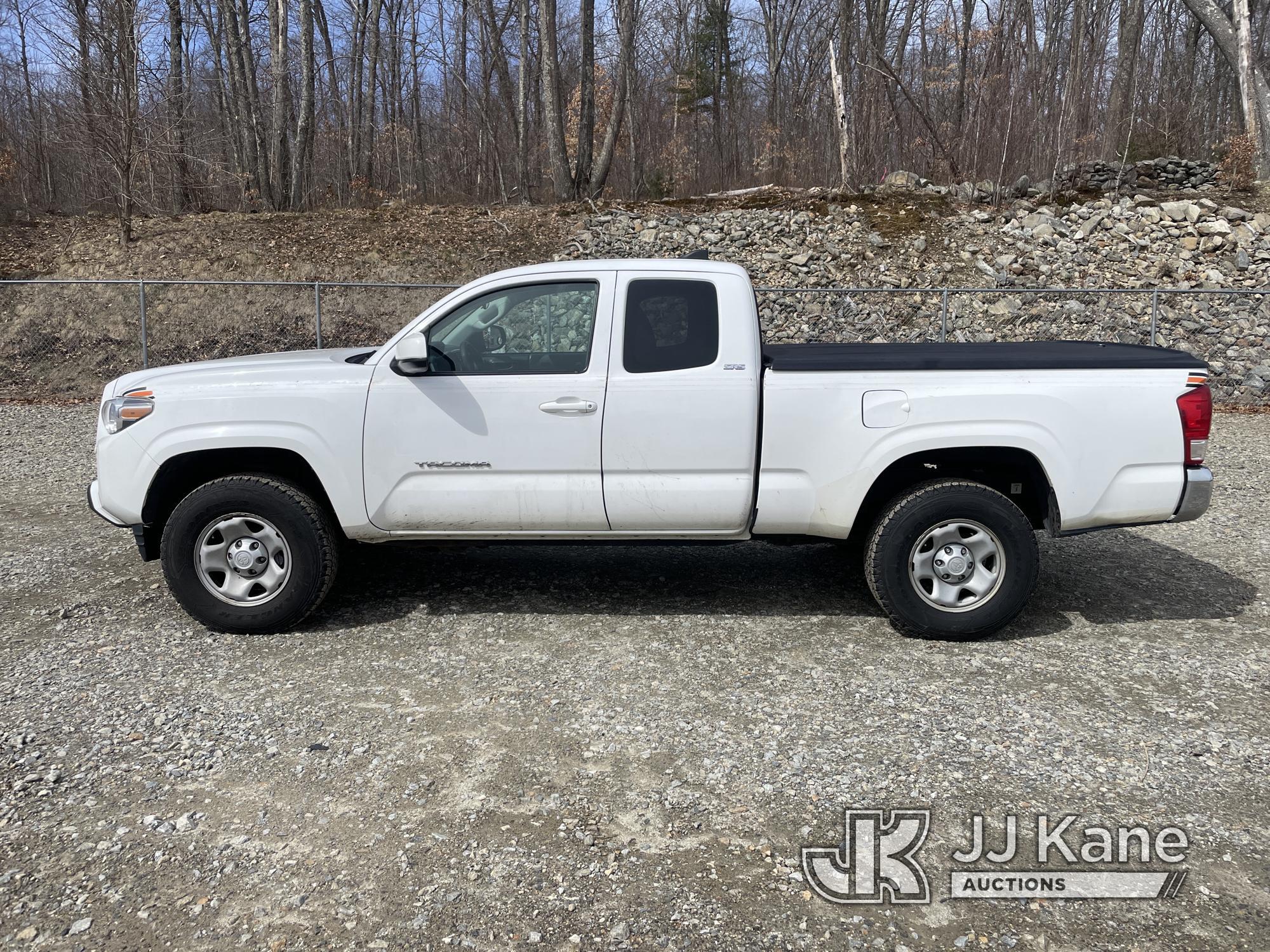 (Shrewsbury, MA) 2016 Toyota Tacoma 4x4 Extended-Cab Pickup Truck Runs & Moves) (Body & Rust Damage,