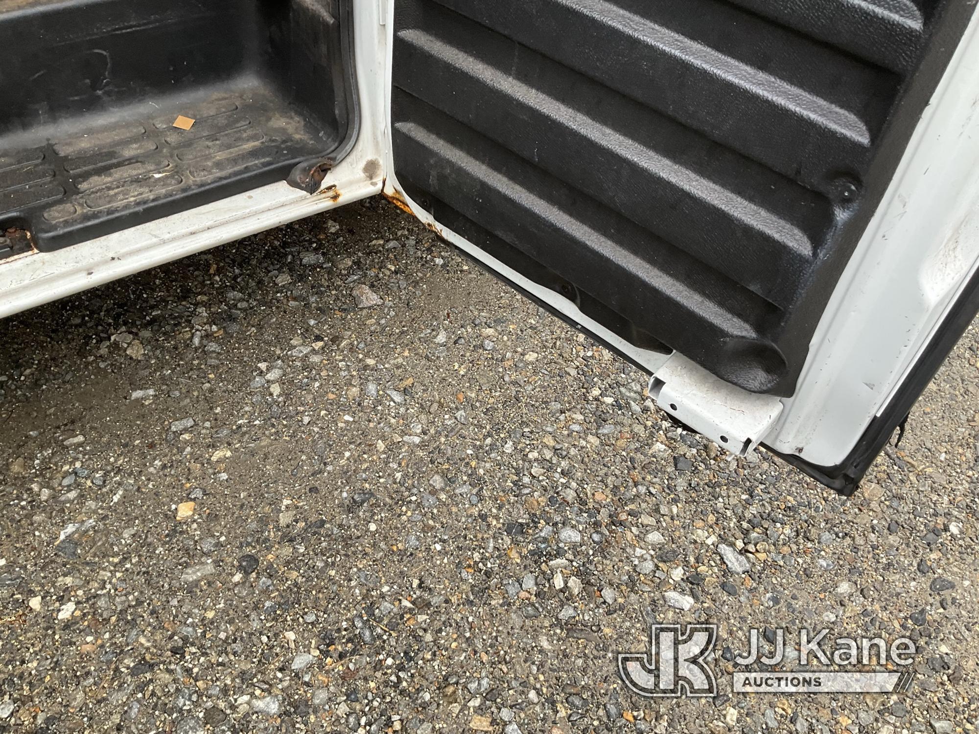 (Shrewsbury, MA) 2010 GMC Savana G1500 AWD Cargo Van Runs & Moves) (Rust Damage