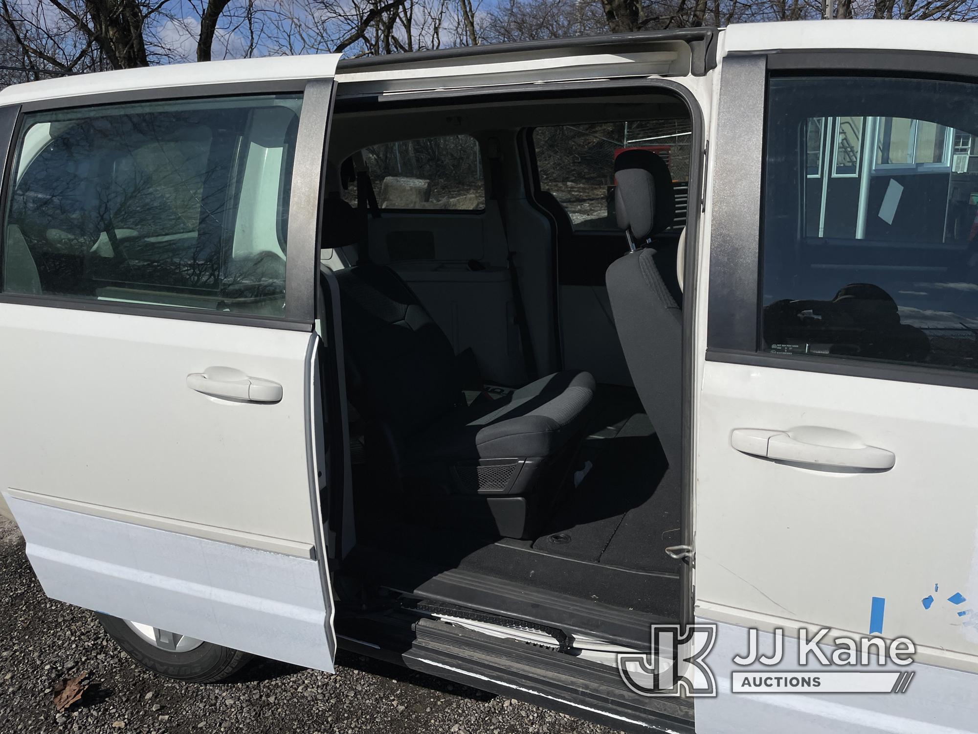 (Plymouth Meeting, PA) 2010 Dodge Grand Caravan Mini Passenger Van Runs & Moves, Engine Light On, Bo