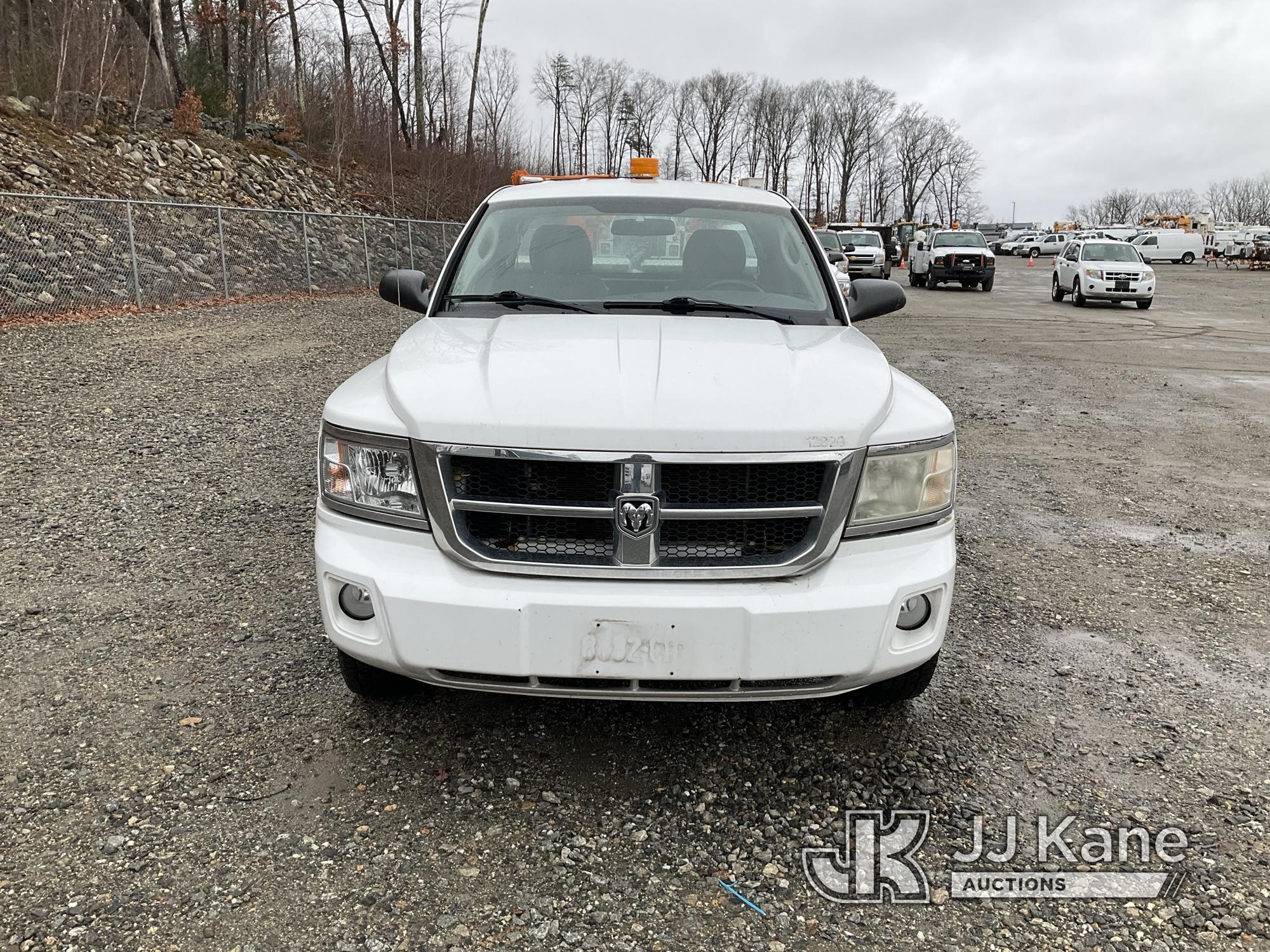 (Shrewsbury, MA) 2011 Dodge Dakota 4x4 Extended-Cab Pickup Truck Runs & Moves) (Rust Damage, Worn In