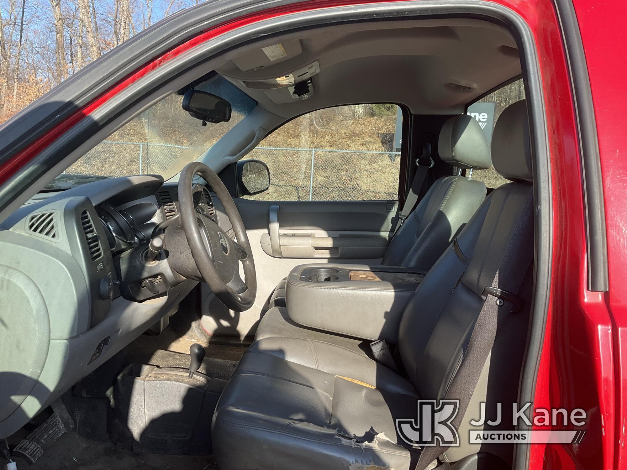 (Shrewsbury, MA) 2009 Chevrolet Silverado 3500HD 4x4 Pickup Truck Runs & Moves) (Body & Rust Damage