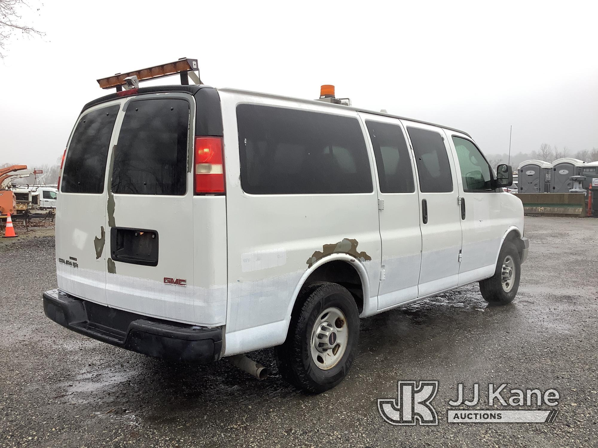 (Plymouth Meeting, PA) 2009 GMC Savana G3500 Passenger/Cargo Van Runs & Moves, Body & Rust Damage