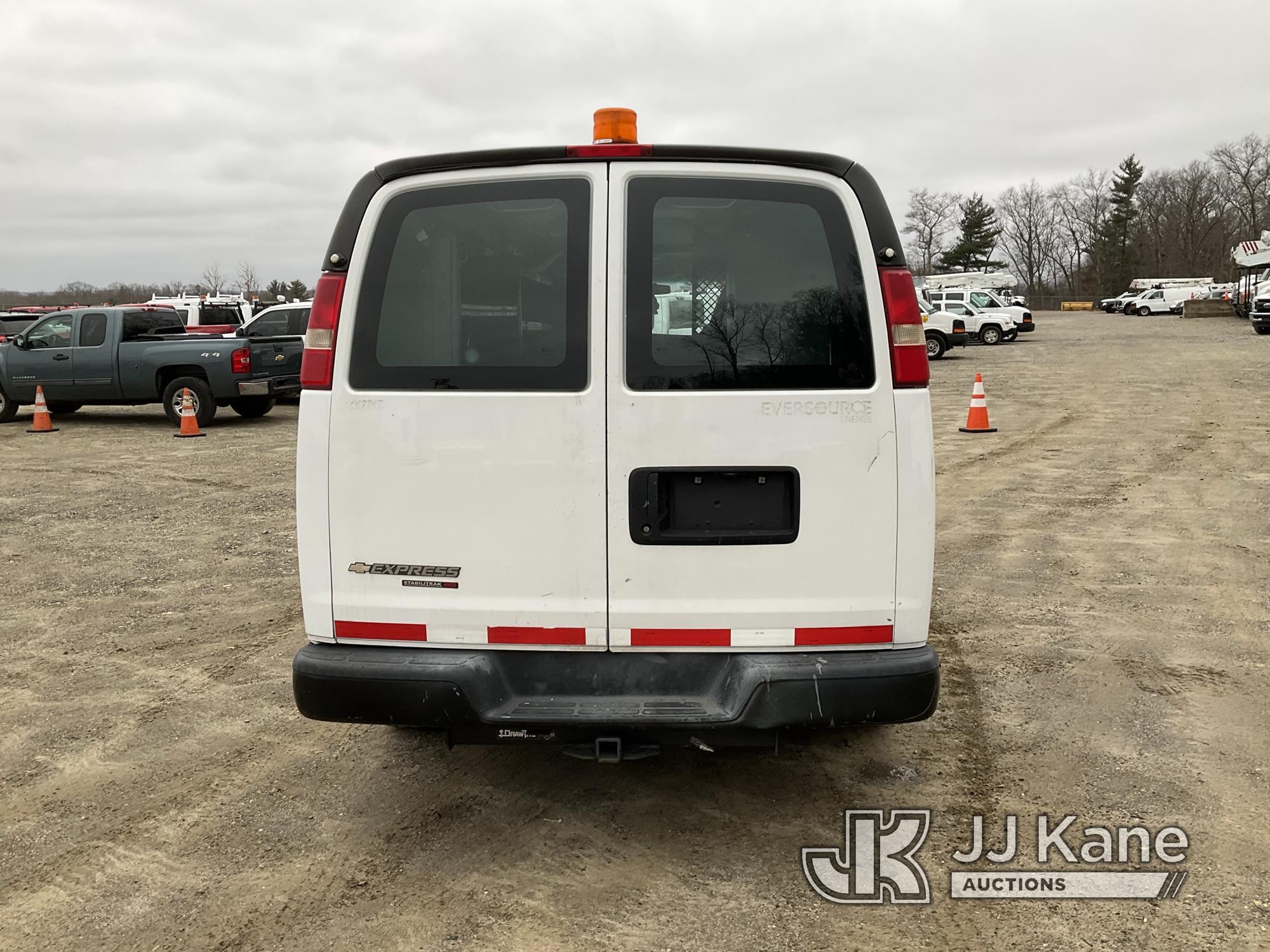 (Shrewsbury, MA) 2014 Chevrolet Express G1500 AWD Cargo Van Runs & Moves) (Rust Damage, Bad Curbside