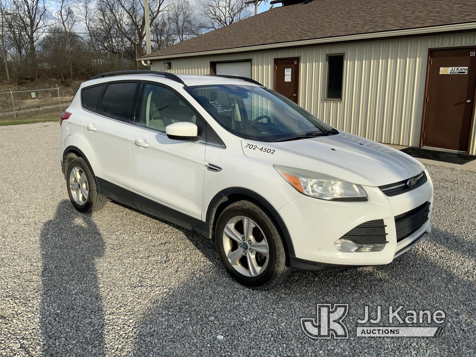 (Fort Wayne, IN) 2014 Ford Escape 4x4 4-Door Sport Utility Vehicle Runs & Moves) (Body Damage