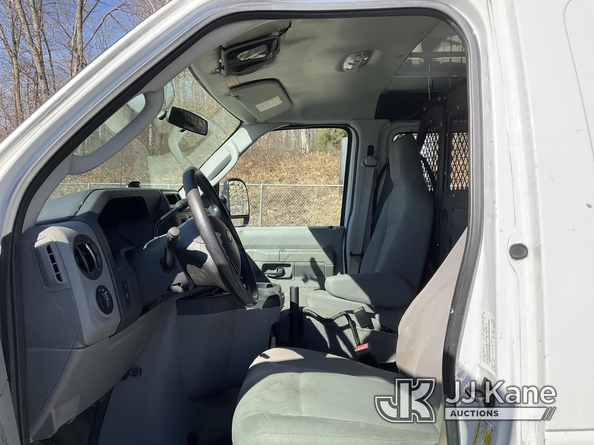 (Shrewsbury, MA) 2013 Ford E250 Cargo Van Runs & Moves) (Rust Damage