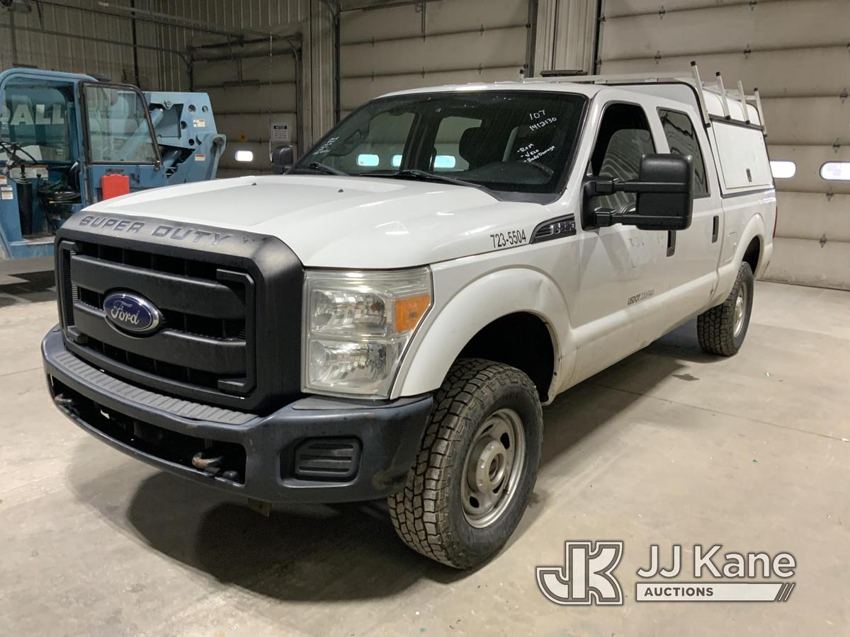 (Fort Wayne, IN) 2015 Ford F250 4x4 Crew-Cab Pickup Truck Runs & Moves) (Check Engine Light On, Body