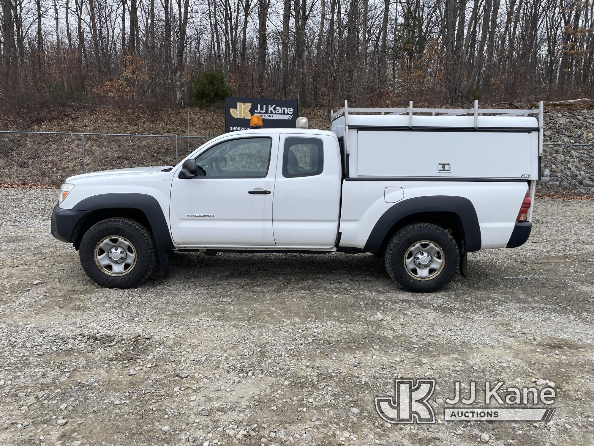 (Shrewsbury, MA) 2013 Toyota Tacoma 4x4 Extended-Cab Pickup Truck Runs & Moves) (ABS, Check Engine &