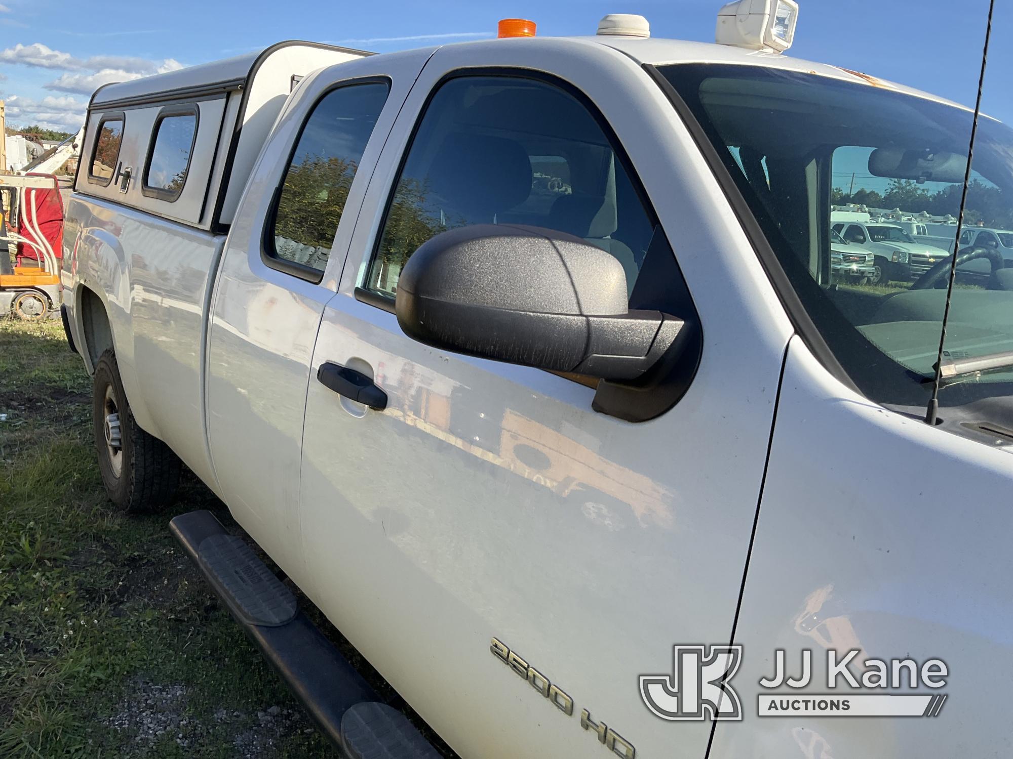 (Bellport, NY) 2010 GMC Sierra 2500HD 4x4 Extended-Cab Pickup Truck Runs & Moves, Body & Rust Damage