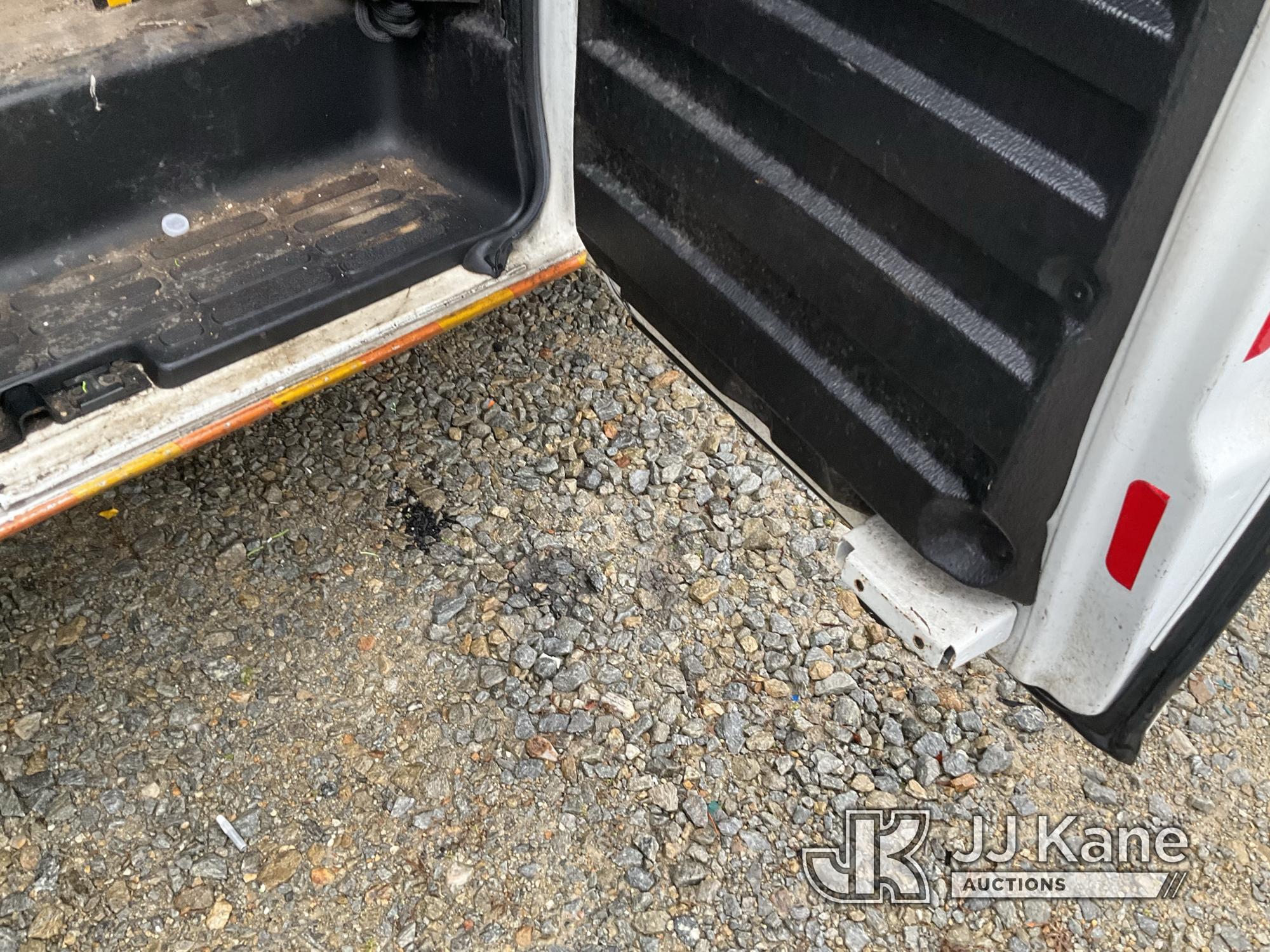 (Shrewsbury, MA) 2013 GMC Savana G1500 AWD Cargo Van Runs & Moves) (Sporadically Starts, Bad Battery