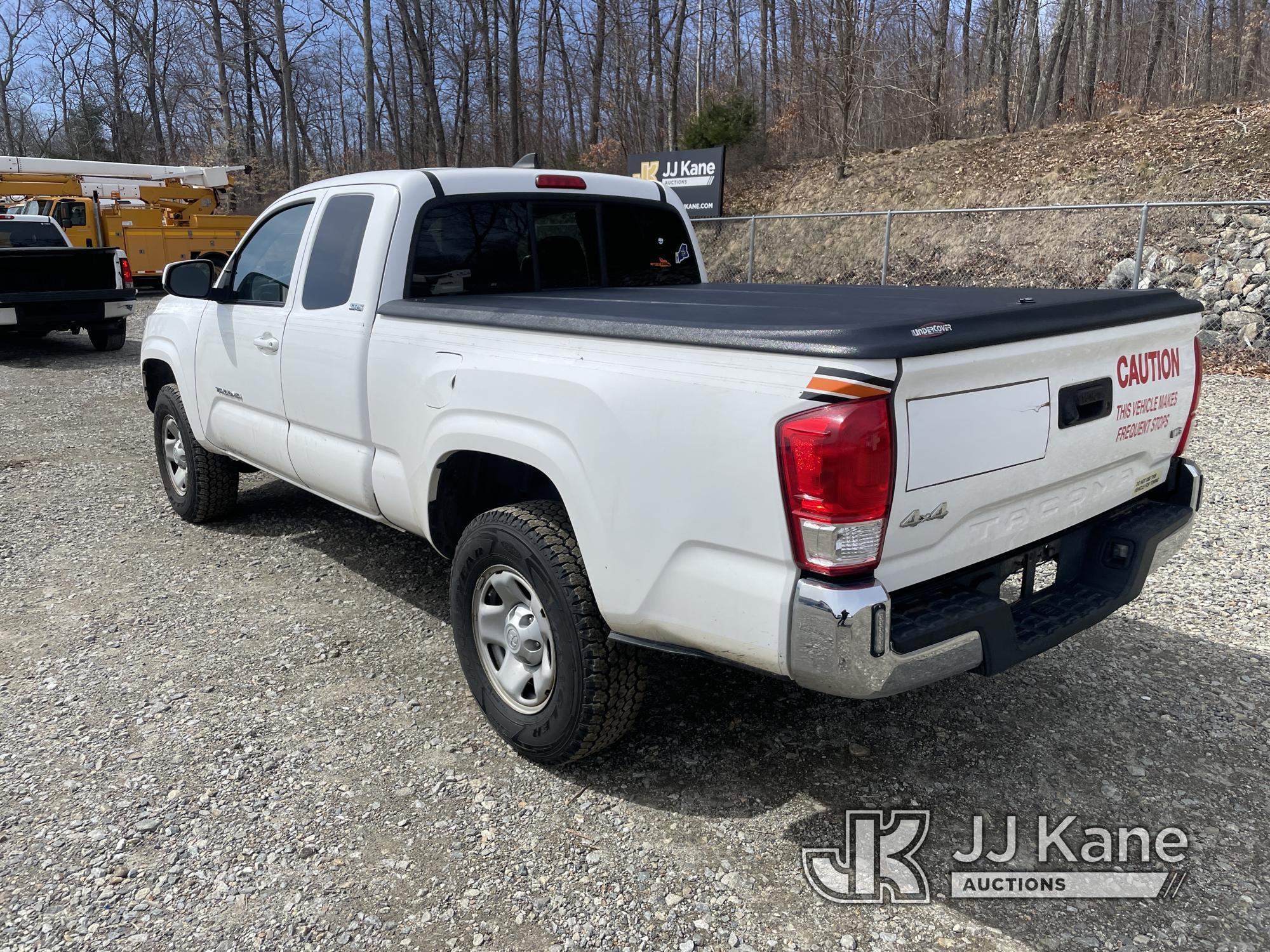 (Shrewsbury, MA) 2016 Toyota Tacoma 4x4 Extended-Cab Pickup Truck Runs & Moves) (Body & Rust Damage,