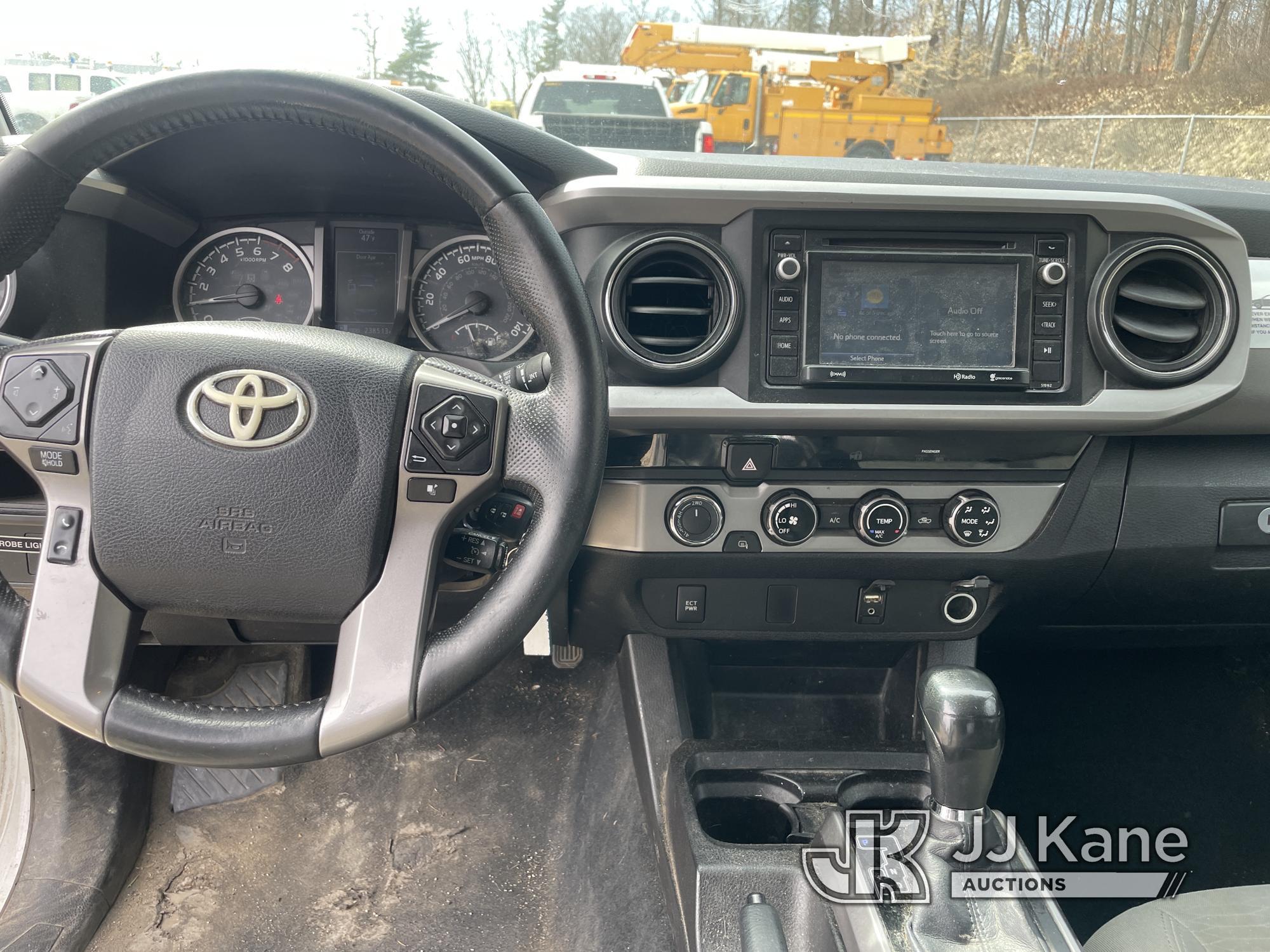 (Shrewsbury, MA) 2016 Toyota Tacoma 4x4 Extended-Cab Pickup Truck Runs & Moves) (Body & Rust Damage,