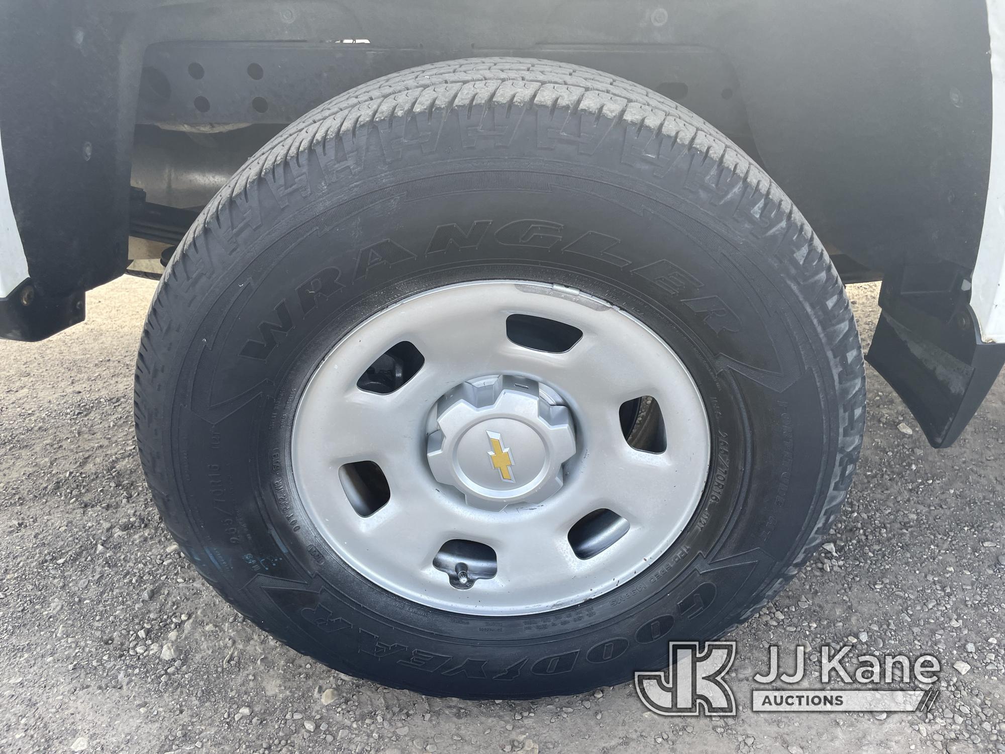 (Plymouth Meeting, PA) 2017 Chevrolet Colorado 4x4 Extended-Cab Pickup Truck Runs & Moves, Body & Ru