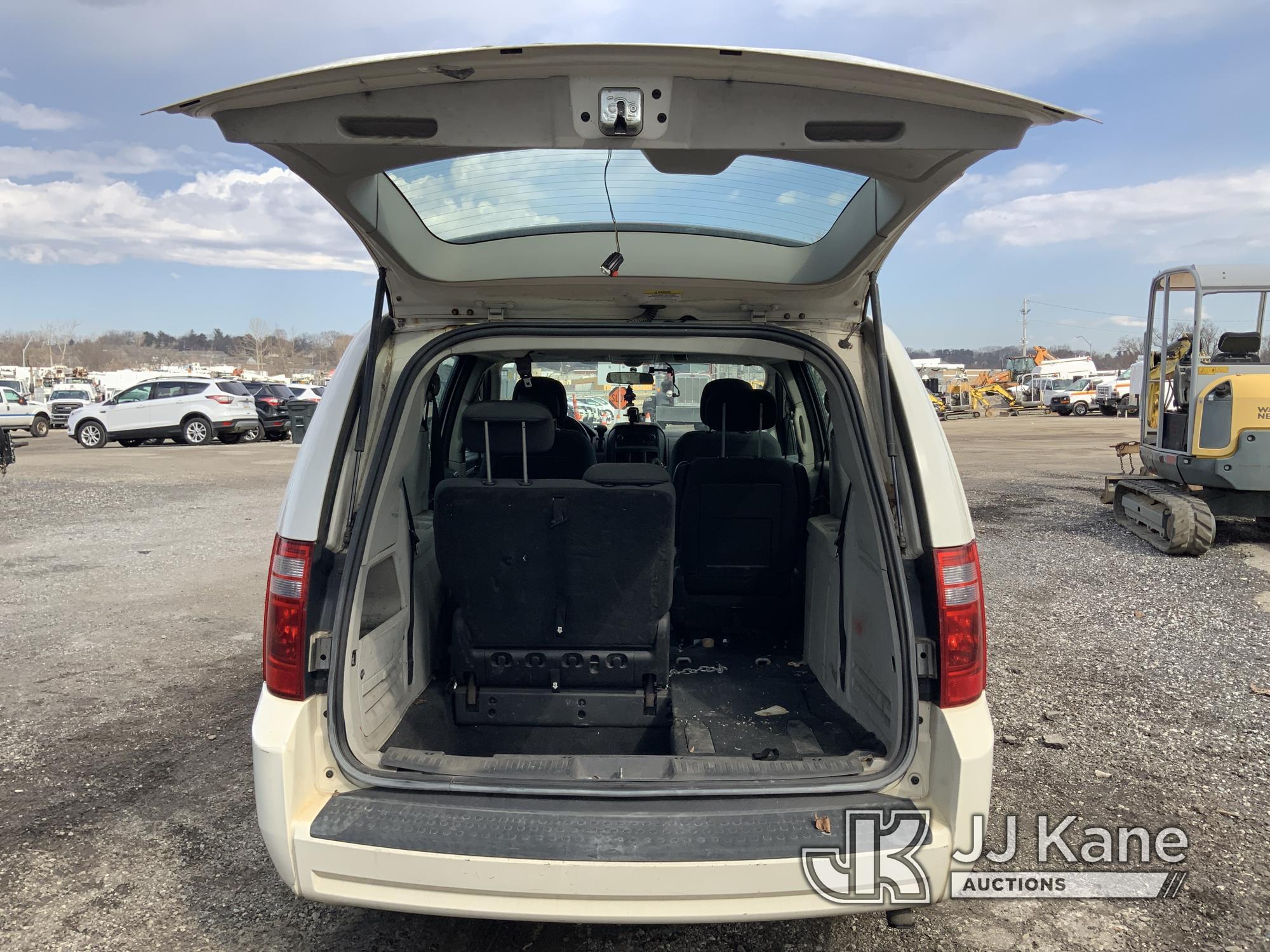 (Plymouth Meeting, PA) 2010 Dodge Grand Caravan SE Mini Passenger Van Runs & Moves, Check Engine Lig