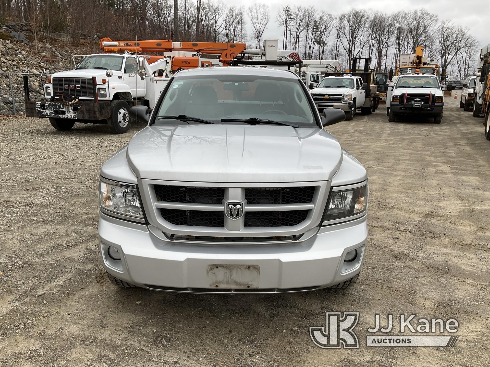 (Shrewsbury, MA) 2011 Dodge Dakota 4x4 Extended-Cab Pickup Truck Runs & Moves) (Bad Battery, Rust Da