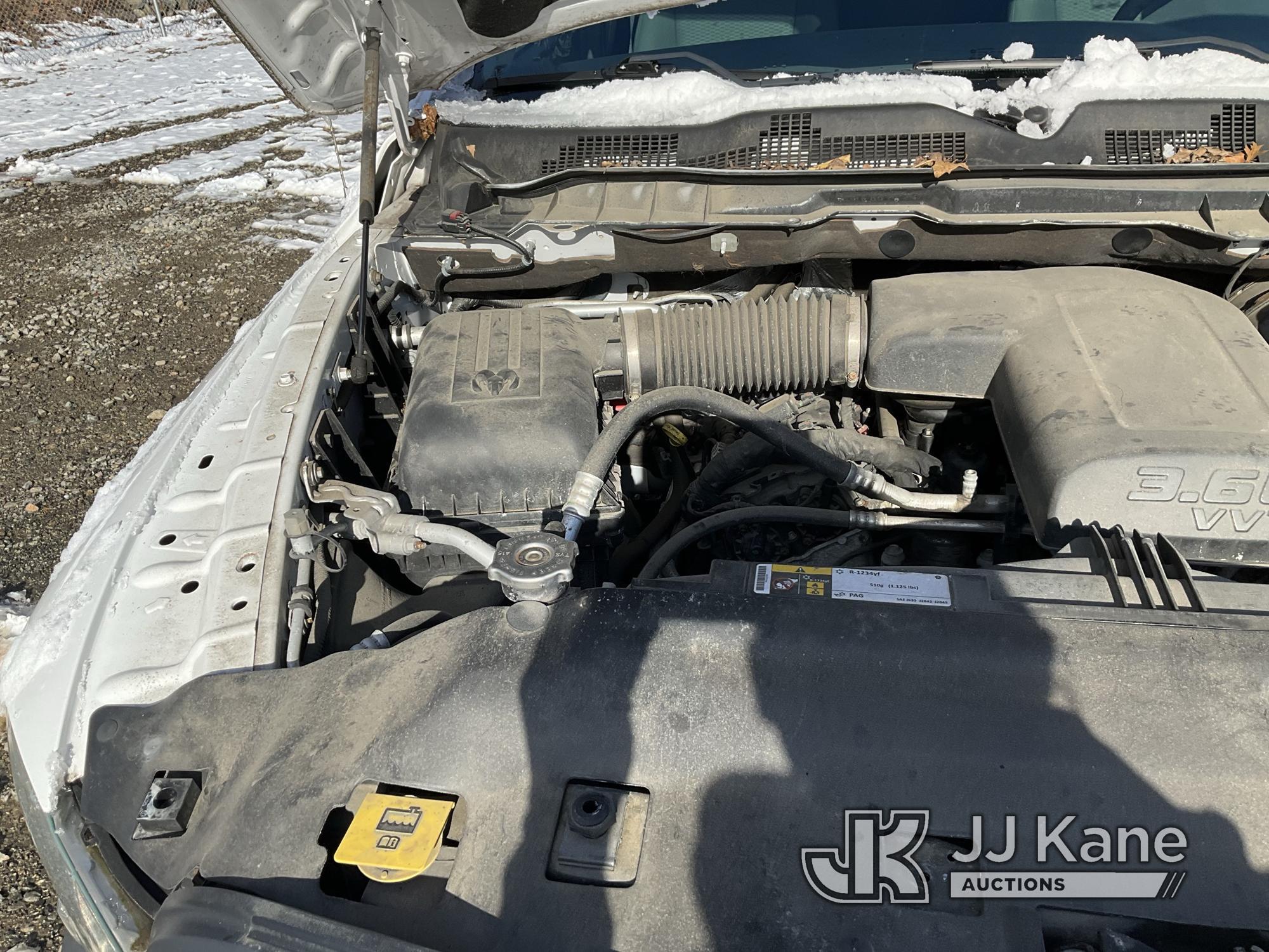 (Shrewsbury, MA) 2015 RAM 1500 4x4 Extended-Cab Pickup Truck Runs & Moves) (Rust Damage