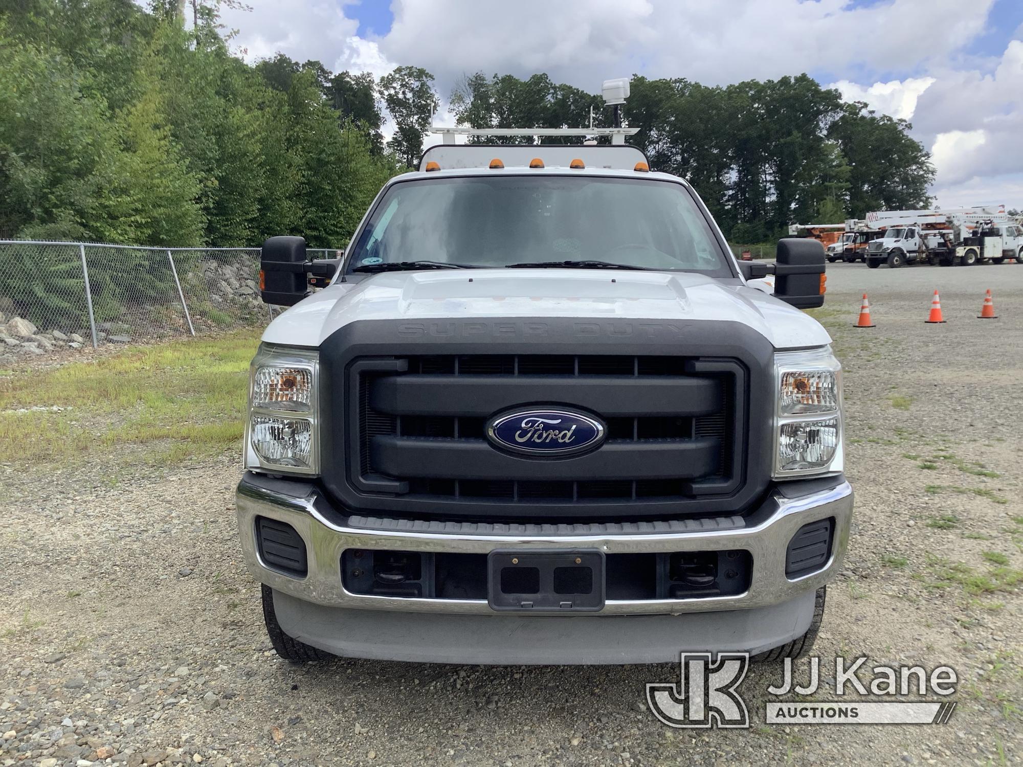 (Shrewsbury, MA) 2013 Ford F250 4x4 Crew-Cab Pickup Truck Runs & Moves) (Body Damage, Damaged Passen