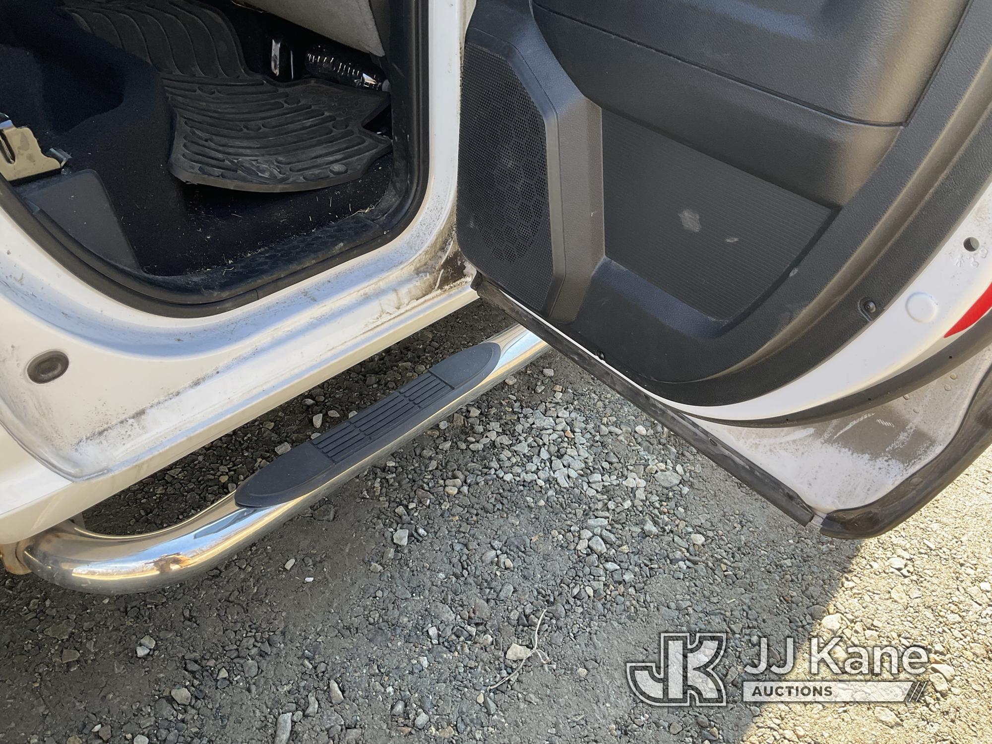 (Shrewsbury, MA) 2015 RAM 1500 4x4 Extended-Cab Pickup Truck Runs & Moves) (Rust Damage