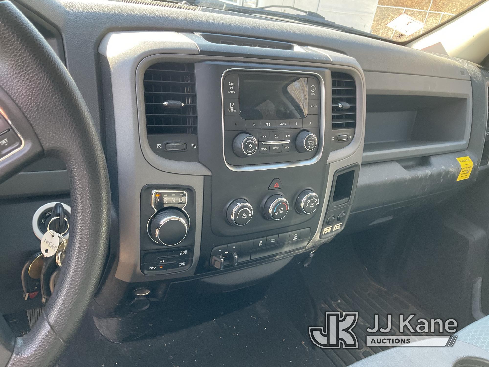 (Shrewsbury, MA) 2015 RAM 1500 4x4 Extended-Cab Pickup Truck Runs & Moves) (Rust Damage