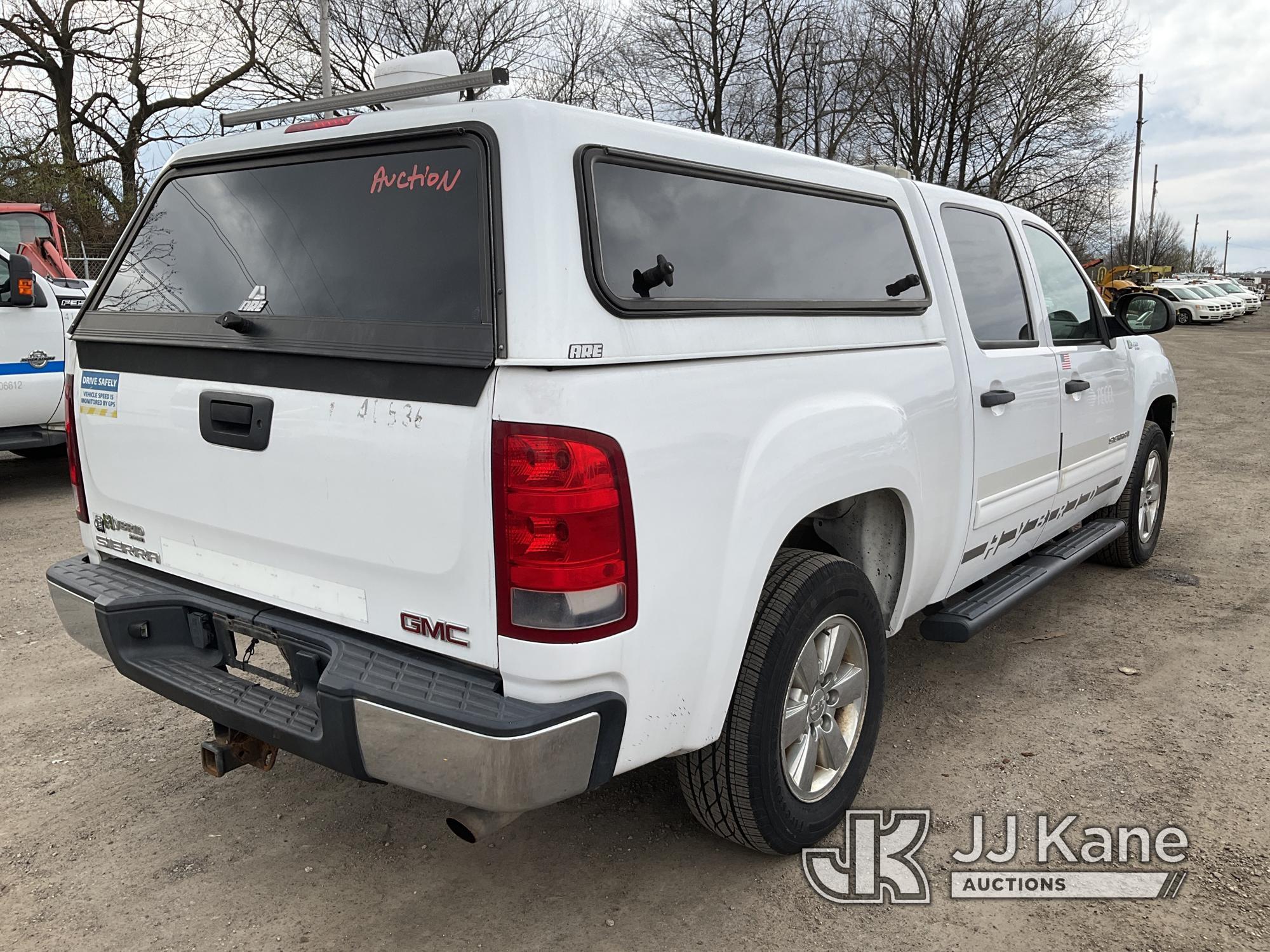 (Plymouth Meeting, PA) 2009 GMC Sierra Hybrid 4x4 Crew-Cab Pickup Truck Runs & Moves, Body & Rust Da