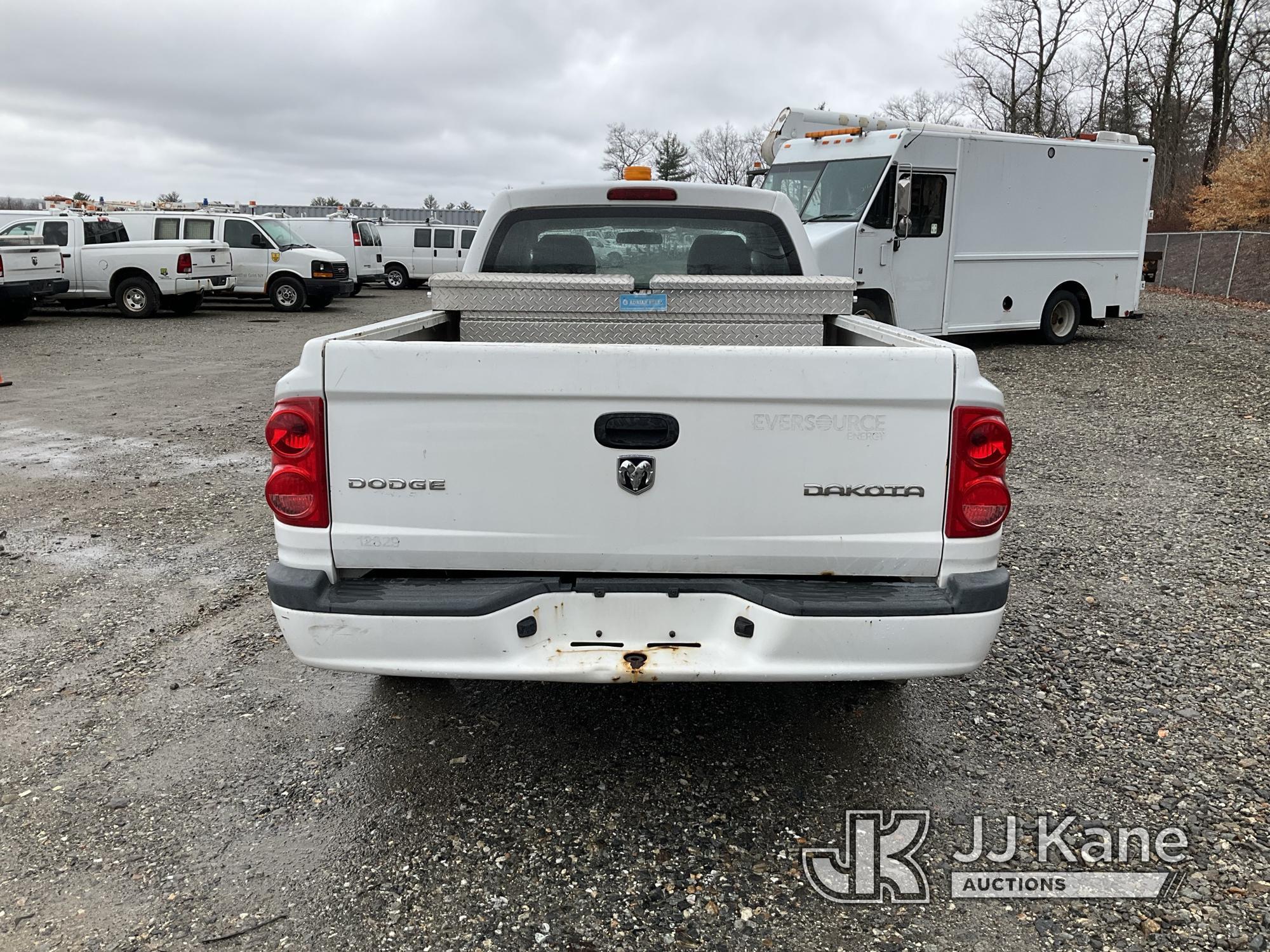 (Shrewsbury, MA) 2011 Dodge Dakota 4x4 Extended-Cab Pickup Truck Runs & Moves) (Rust Damage, Worn In