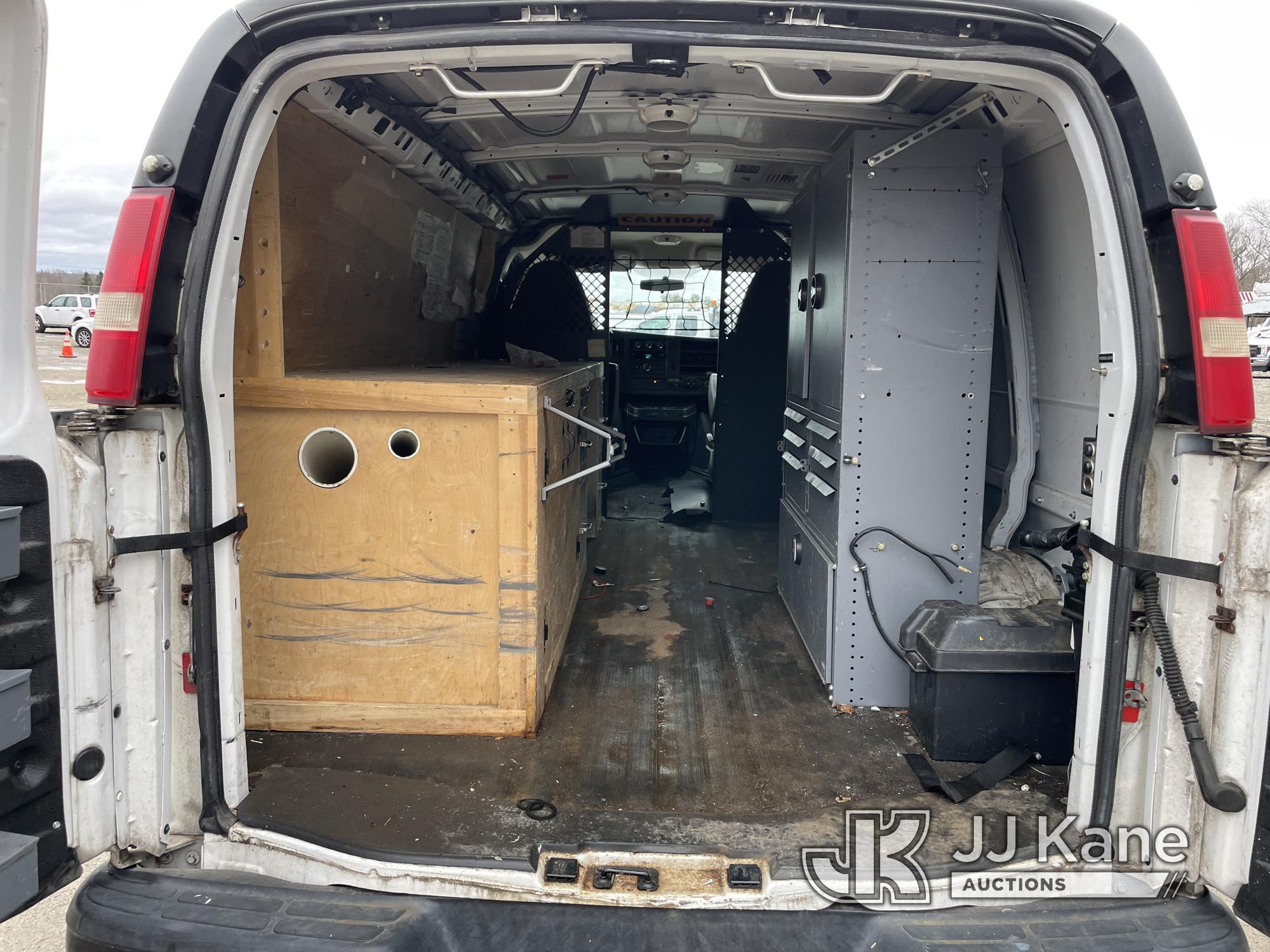 (Shrewsbury, MA) 2014 GMC Savana G1500 AWD Cargo Van Runs & Moves) (Rust Damage