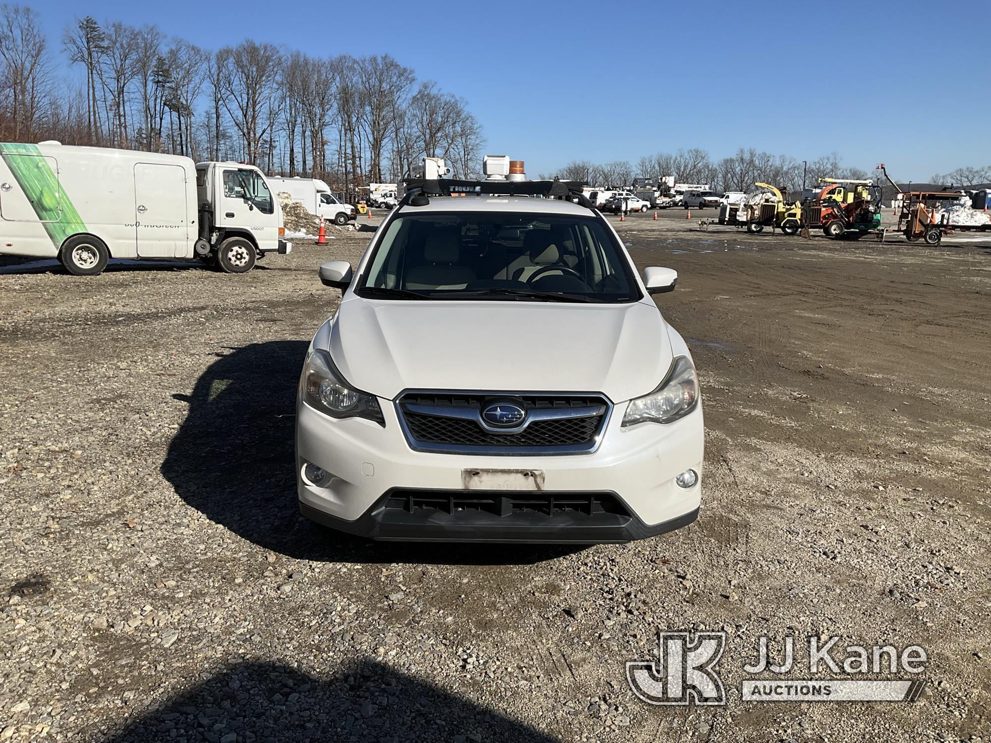 (Shrewsbury, MA) 2015 Subaru XV Crosstrek AWD Hybrid 4-Door Hatch Back Runs & Moves) (Rust Damage