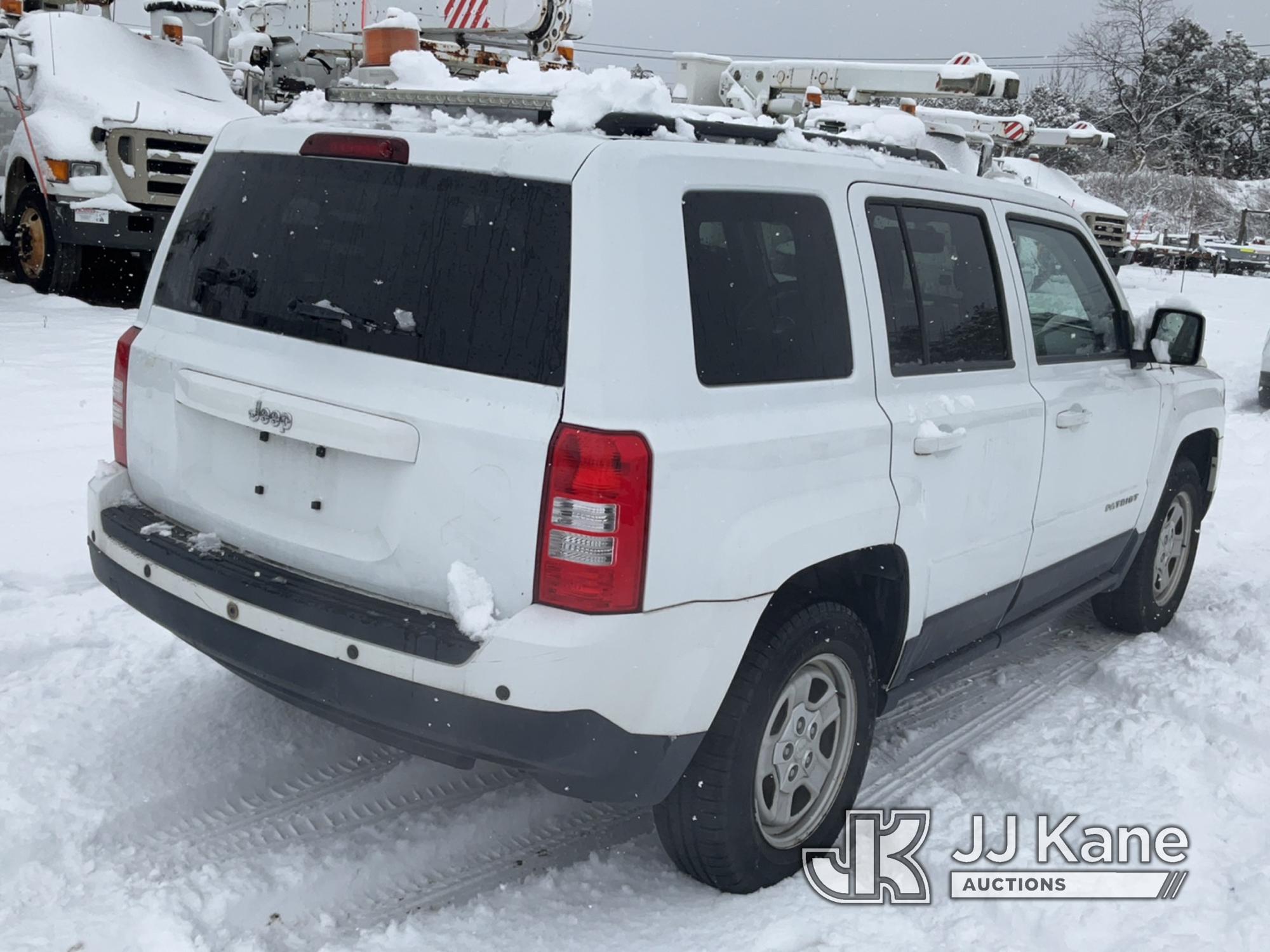 (Bellport, NY) 2015 Jeep Patriot 4x4 4-Door Sport Utility Vehicle Runs & Moves, Engine Light On, Bod