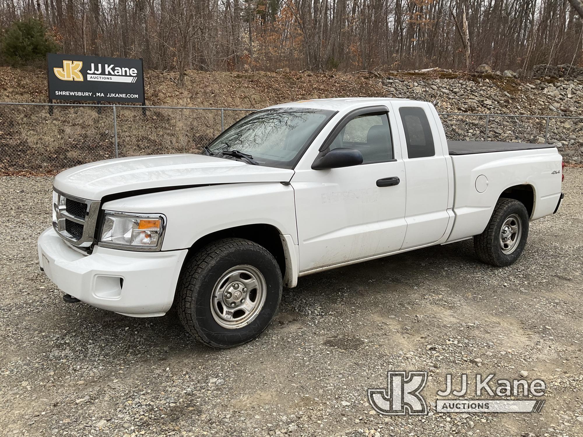 (Shrewsbury, MA) 2011 Dodge Dakota 4x4 Extended-Cab Pickup Truck Runs & Moves) (Bad Battery, Rust Da