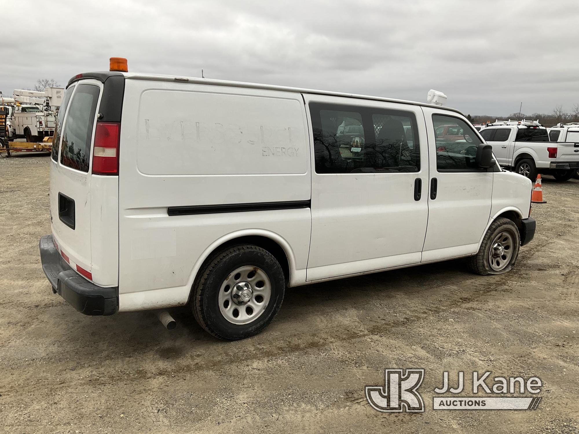 (Shrewsbury, MA) 2014 Chevrolet Express G1500 AWD Cargo Van Runs & Moves) (Rust Damage, Bad Curbside