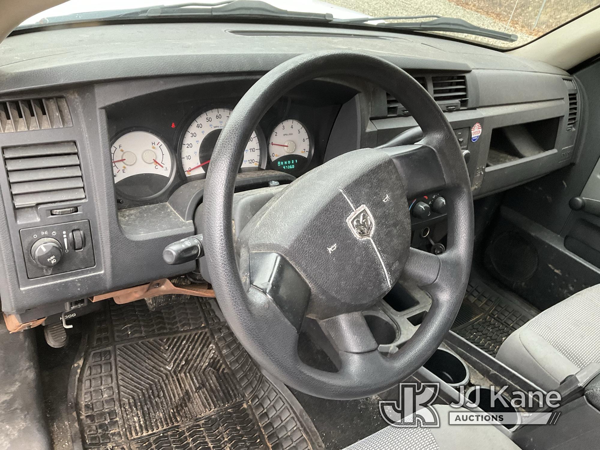 (Shrewsbury, MA) 2011 Dodge Dakota 4x4 Extended-Cab Pickup Truck Runs & Moves) (Bad Battery, Rust Da
