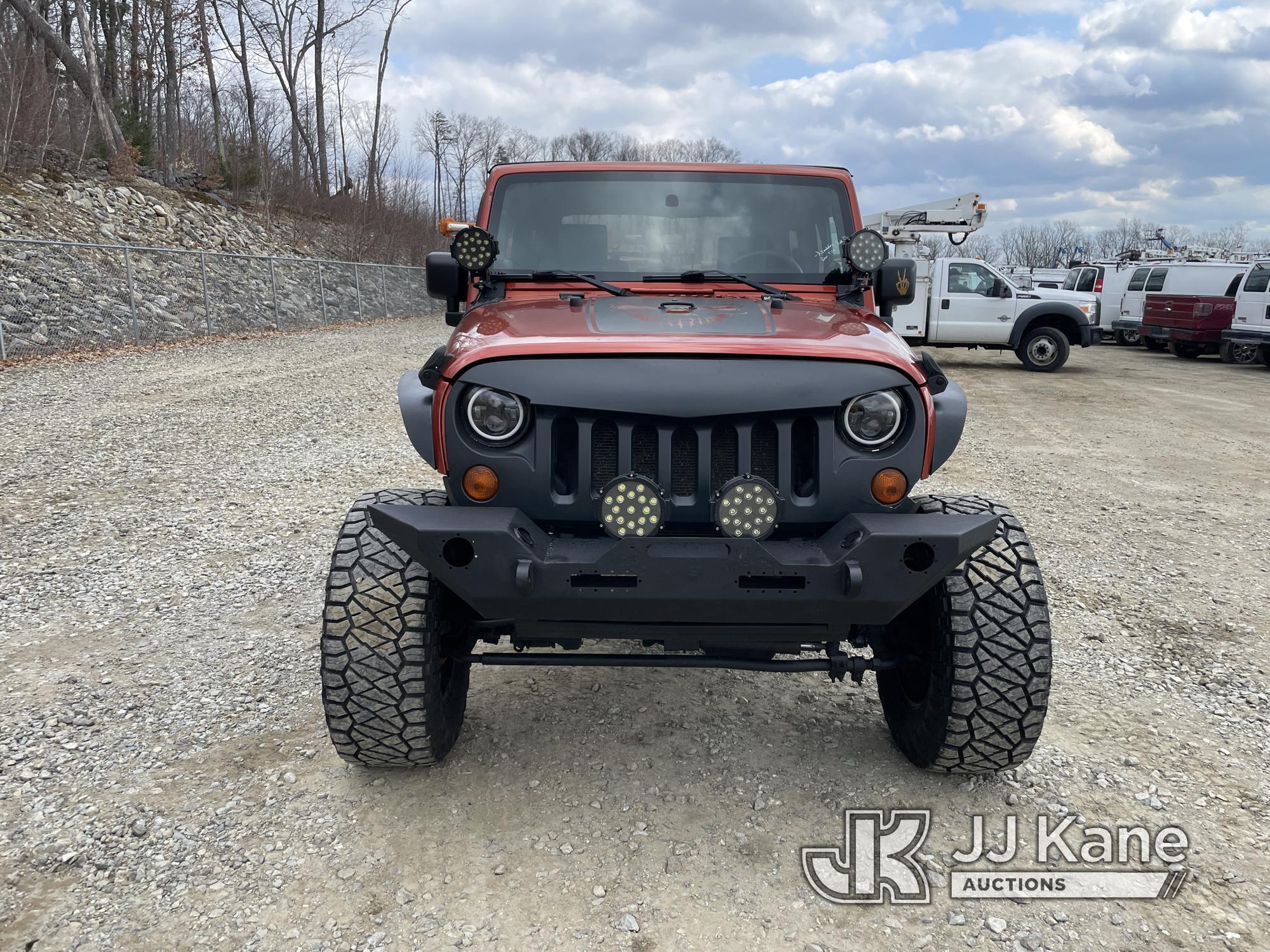 (Shrewsbury, MA) 2009 Jeep Wrangler 4x4 2-Door Sport Utility Vehicle Runs & Moves) (Mismatch Passeng