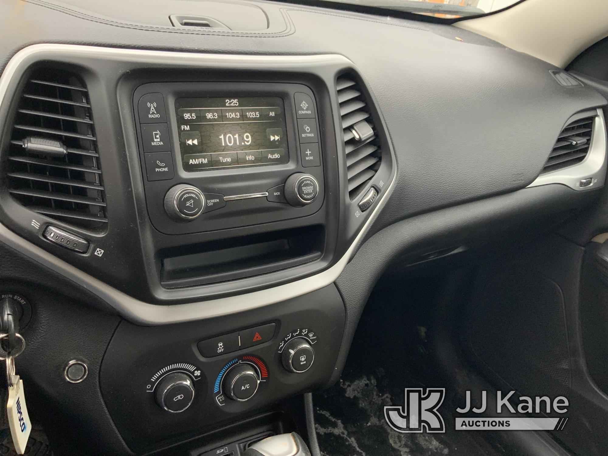 (Fort Wayne, IN) 2015 Jeep Cherokee 4x4 4-Door Sport Utility Vehicle Runs & Moves