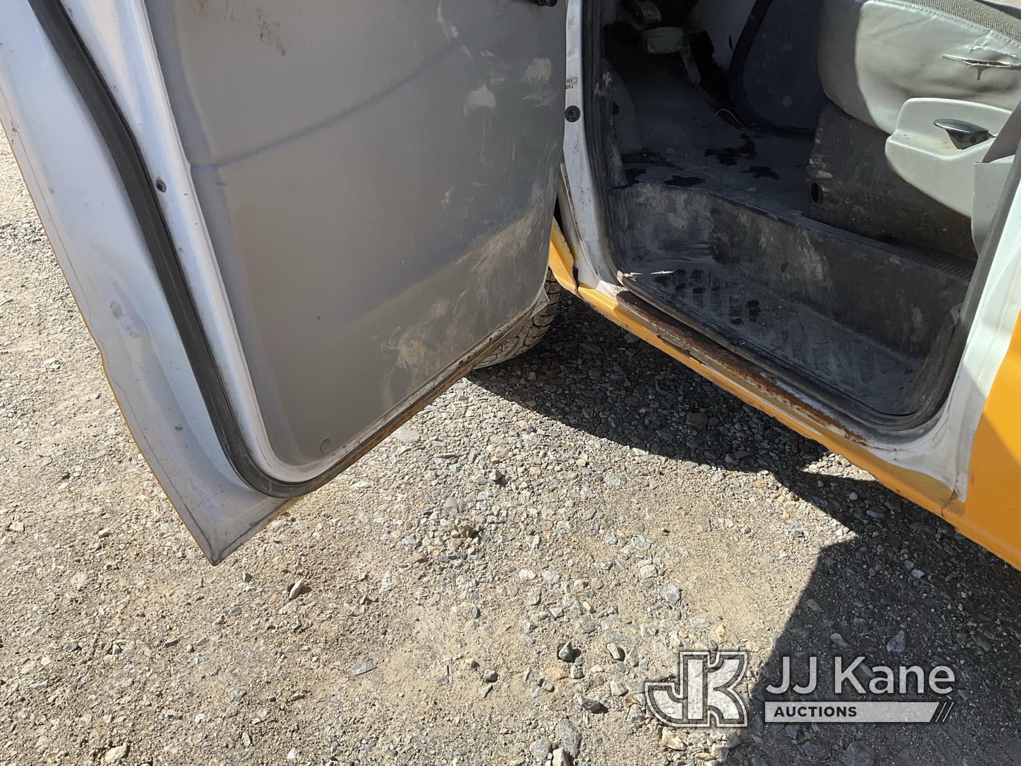 (Shrewsbury, MA) 2002 Ford E250 Cargo Van Runs & Moves) (Rust Damage, Worn Drivers Side Door Handle