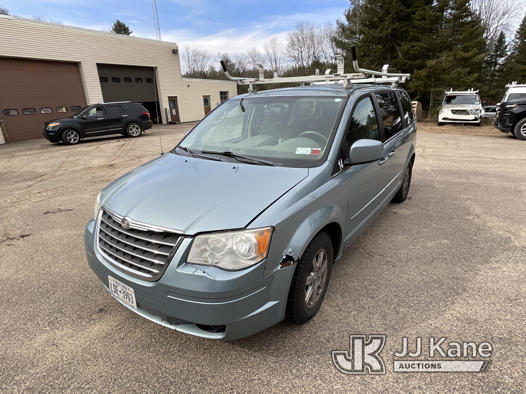 (Saint Regis Falls, NY) 2008 Chrysler Town & Country Mini Passenger Van Runs & Moves)  (Jump To Star