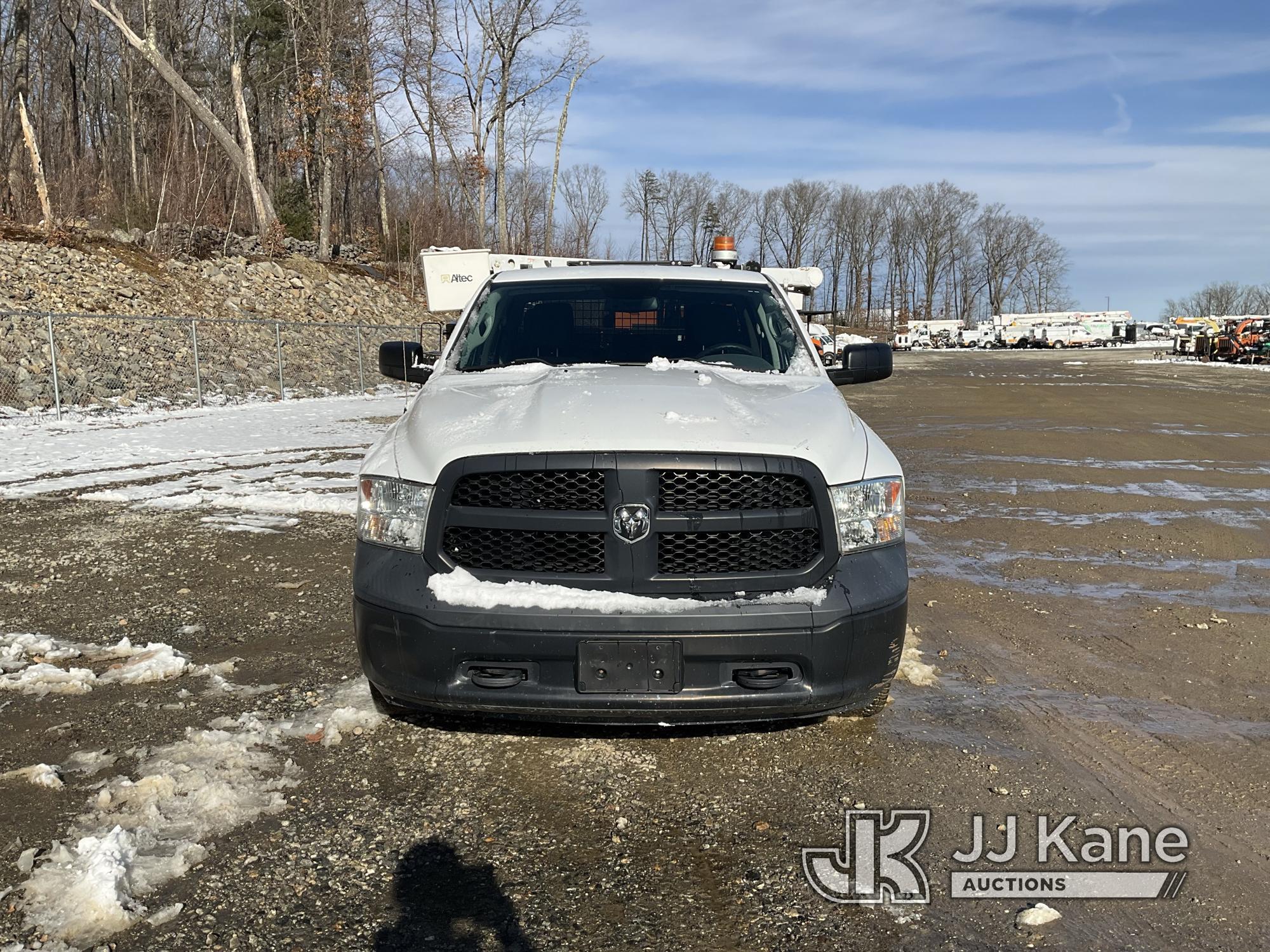 (Shrewsbury, MA) 2015 RAM 1500 4x4 Extended-Cab Pickup Truck Runs & Moves) (Rust Damage