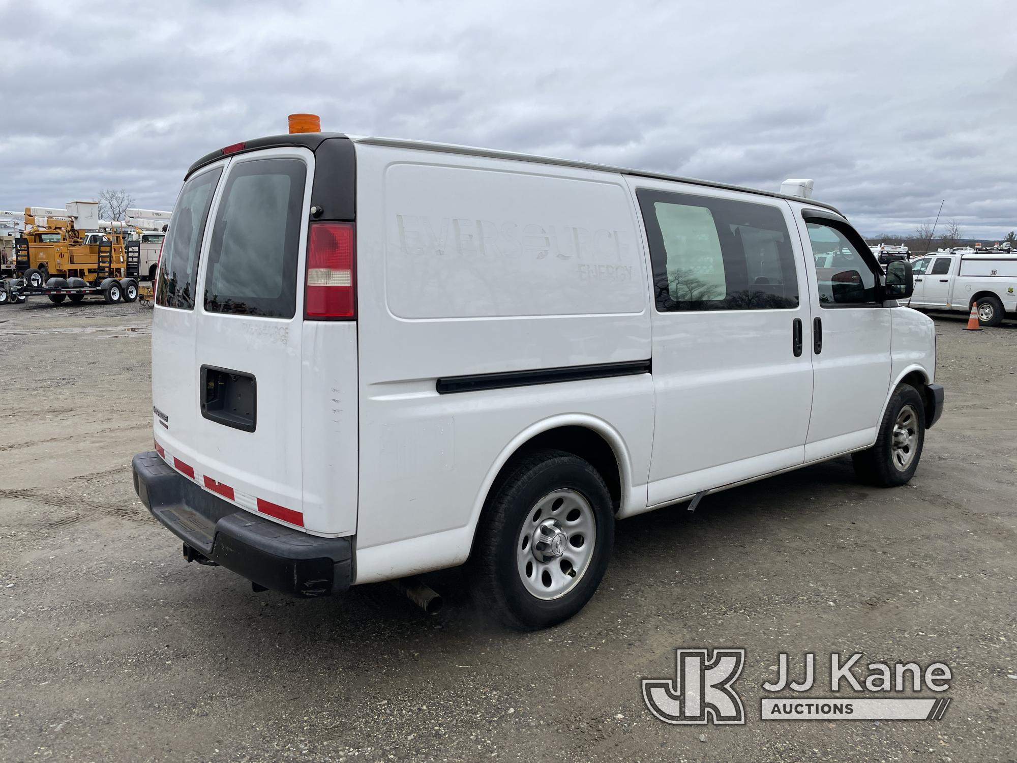 (Shrewsbury, MA) 2014 GMC Savana G1500 AWD Cargo Van Runs & Moves) (Rust Damage