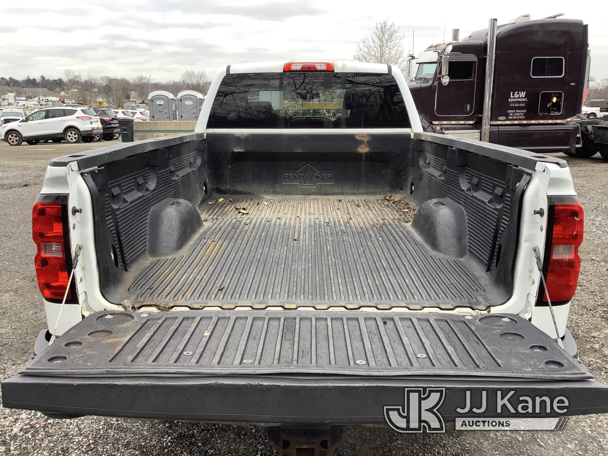 (Plymouth Meeting, PA) 2016 Chevrolet Silverado 2500HD 4x4 Extended-Cab Pickup Truck Runs & Moves, B