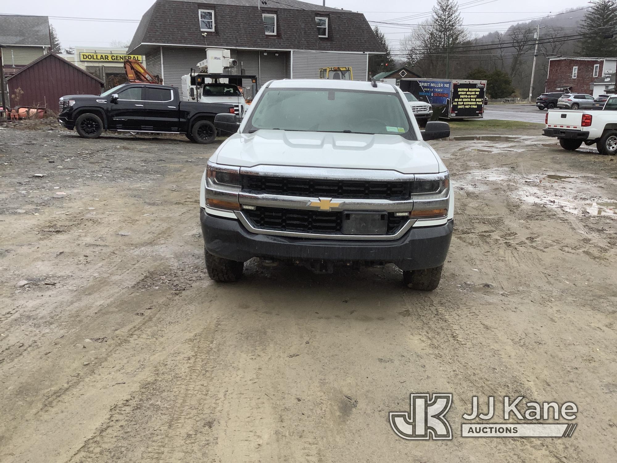 (Deposit, NY) 2017 Chevrolet Silverado 1500 4x4 Extended-Cab Pickup Truck Runs & Moves) (Leaking Sen