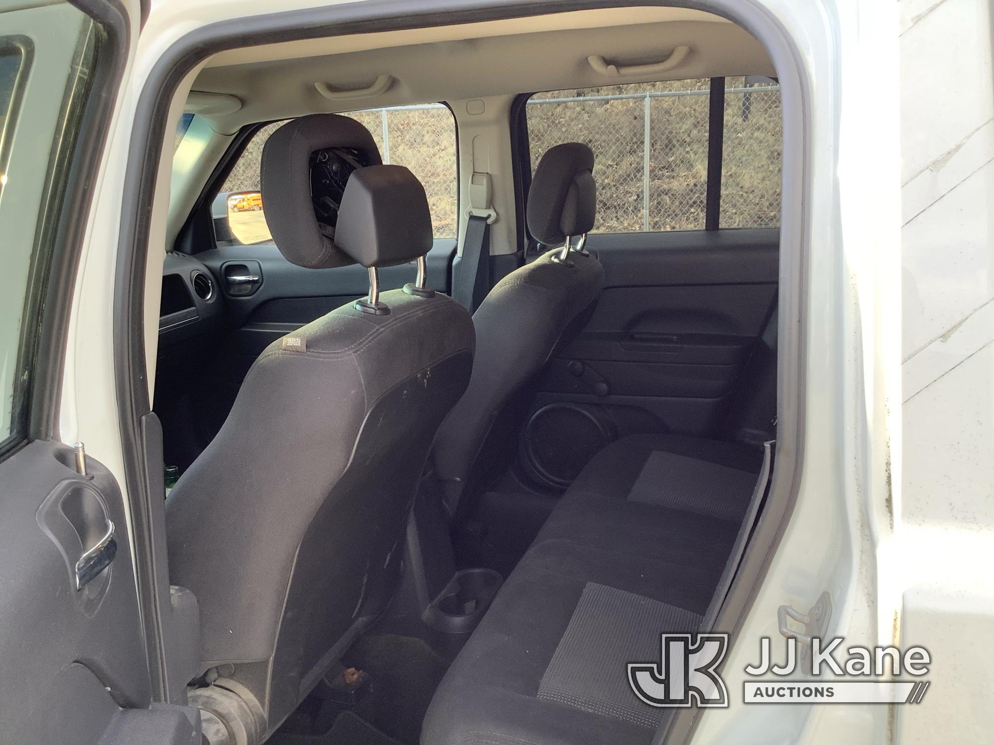 (Shrewsbury, MA) 2015 Jeep Patriot 4x4 4-Door Sport Utility Vehicle Runs & Moves) (Rust Damage