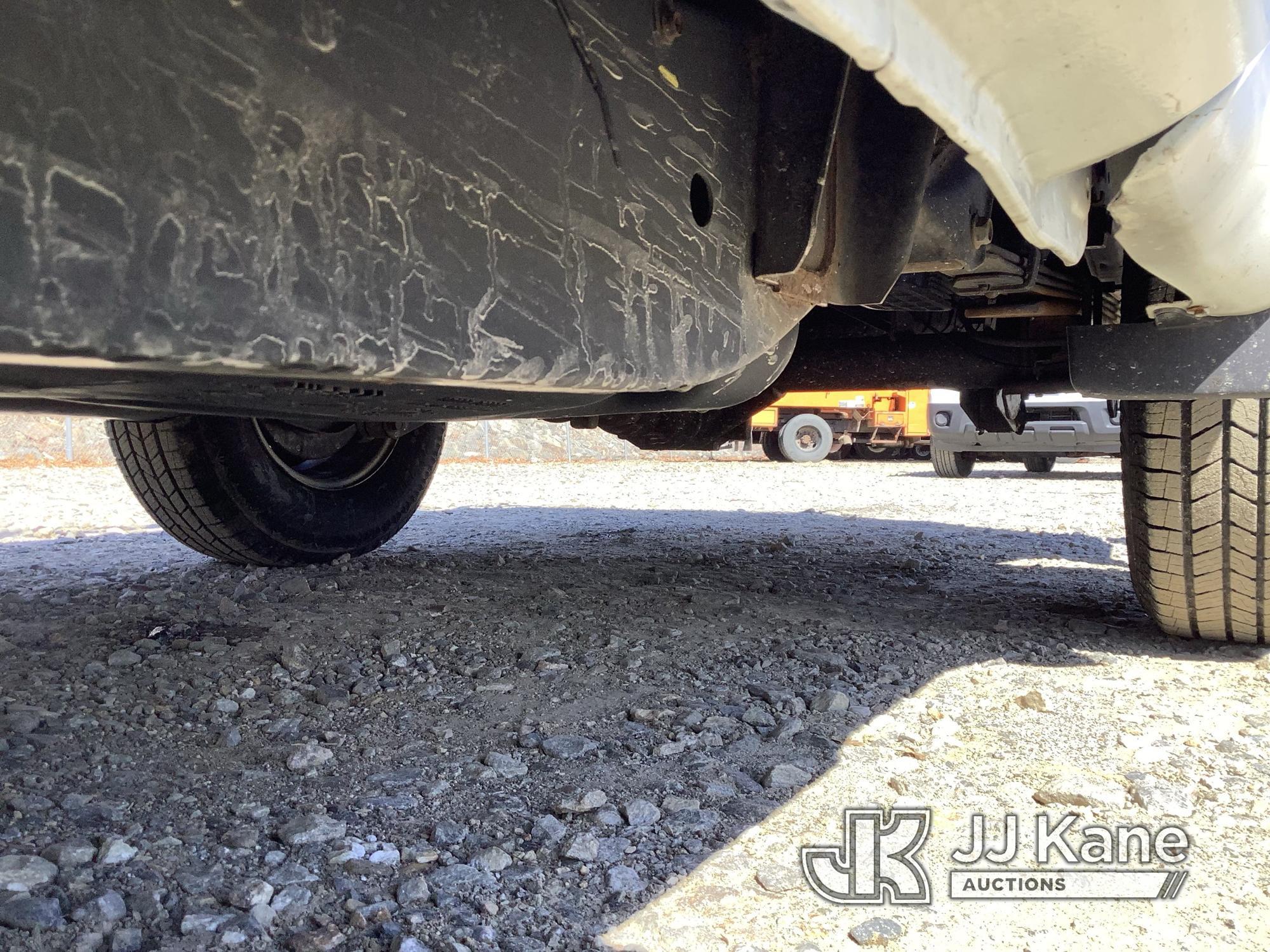 (Shrewsbury, MA) 2016 Nissan Frontier Extended-Cab Pickup Truck Runs & Moves) (Body & Rust Damage, M