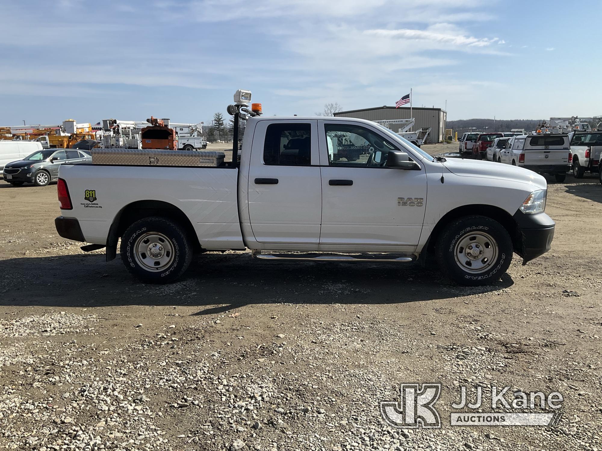 (Shrewsbury, MA) 2015 RAM 1500 4x4 Extended-Cab Pickup Truck Runs & Moves) (Rust Damage